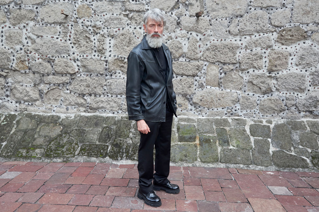 Miguel Pizarro asistiendo al photocall de la serie de terror "Reliquias Oscuras" de TelevisaUnivision en el Convento San Joaquín. | Foto: Getty Images