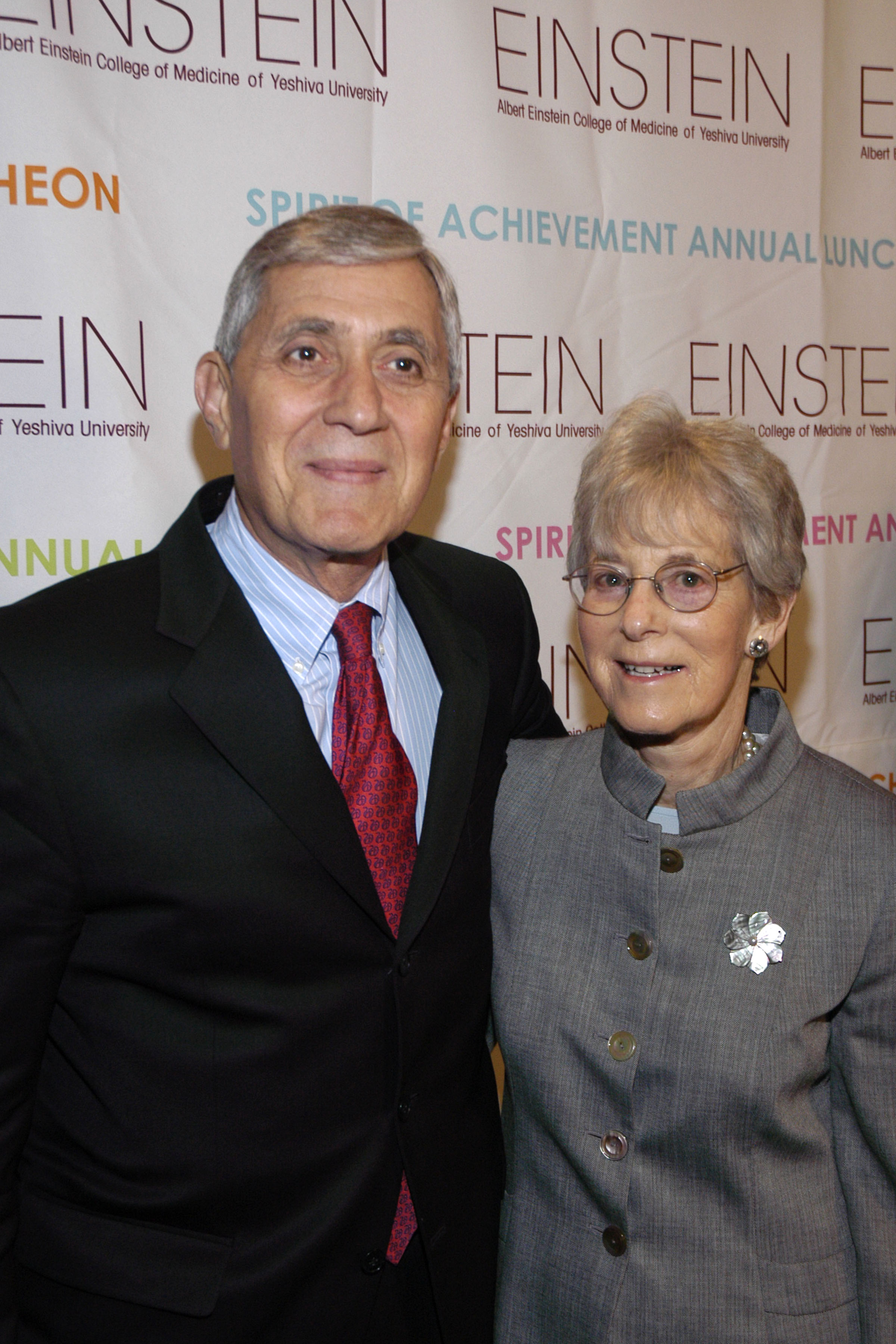 Dean Spiegel y Ruth Gottesman en el almuerzo Spirit of Achievement el 5 de mayo de 2008 en Nueva York | Fuente: Getty Images