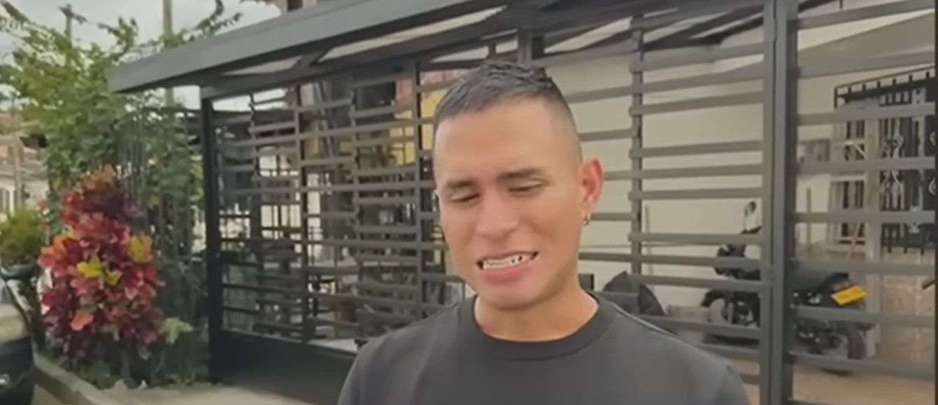 Juan Camilo Trejos entrevistado por la prensa. | Foto: YouTube/Noticias Caracol