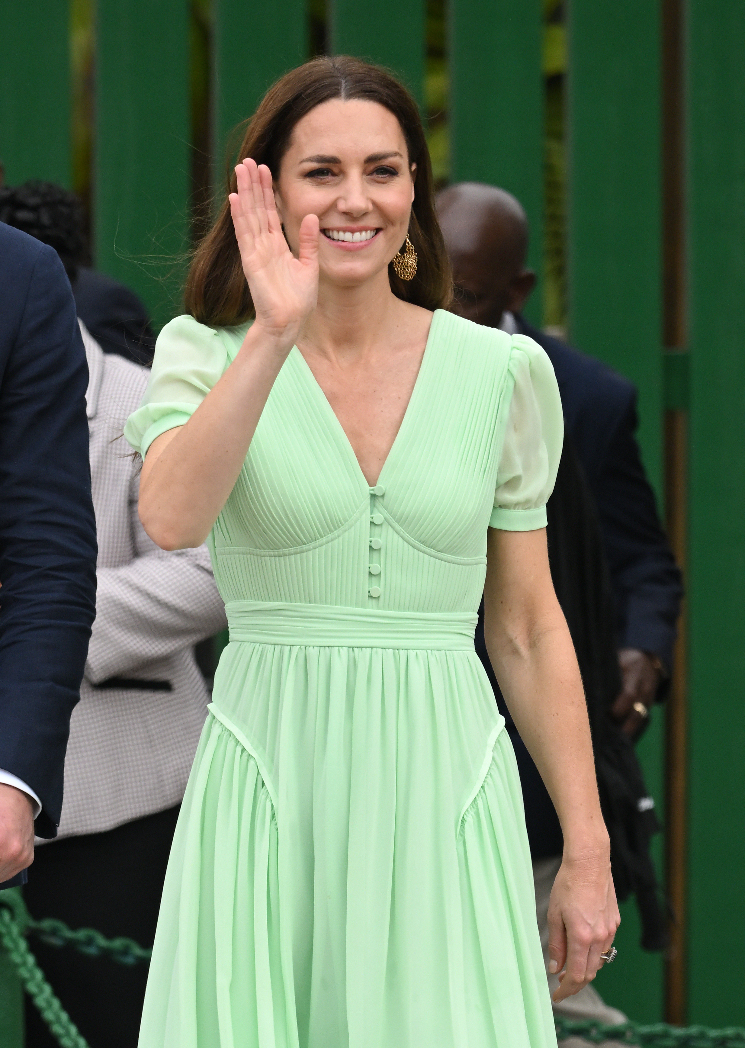 Catherine, duquesa de Cambridge, disfrutando del ambiente del carnaval Junkanoo en Nassau, Bahamas, el 25 de marzo de 2022. | Foto: Getty Images