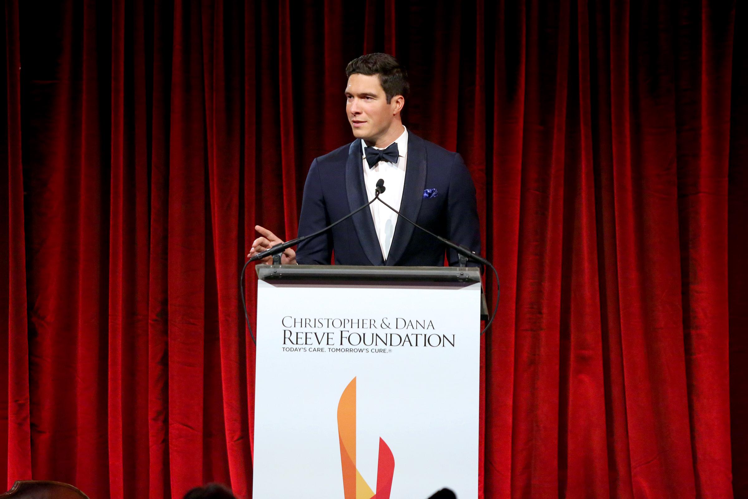 Will Reeve habla en el escenario de la Gala 2019 de la Fundación Christopher & Dana Reeve el 14 de noviembre de 2019 en Nueva York. | Fuente: Getty Images