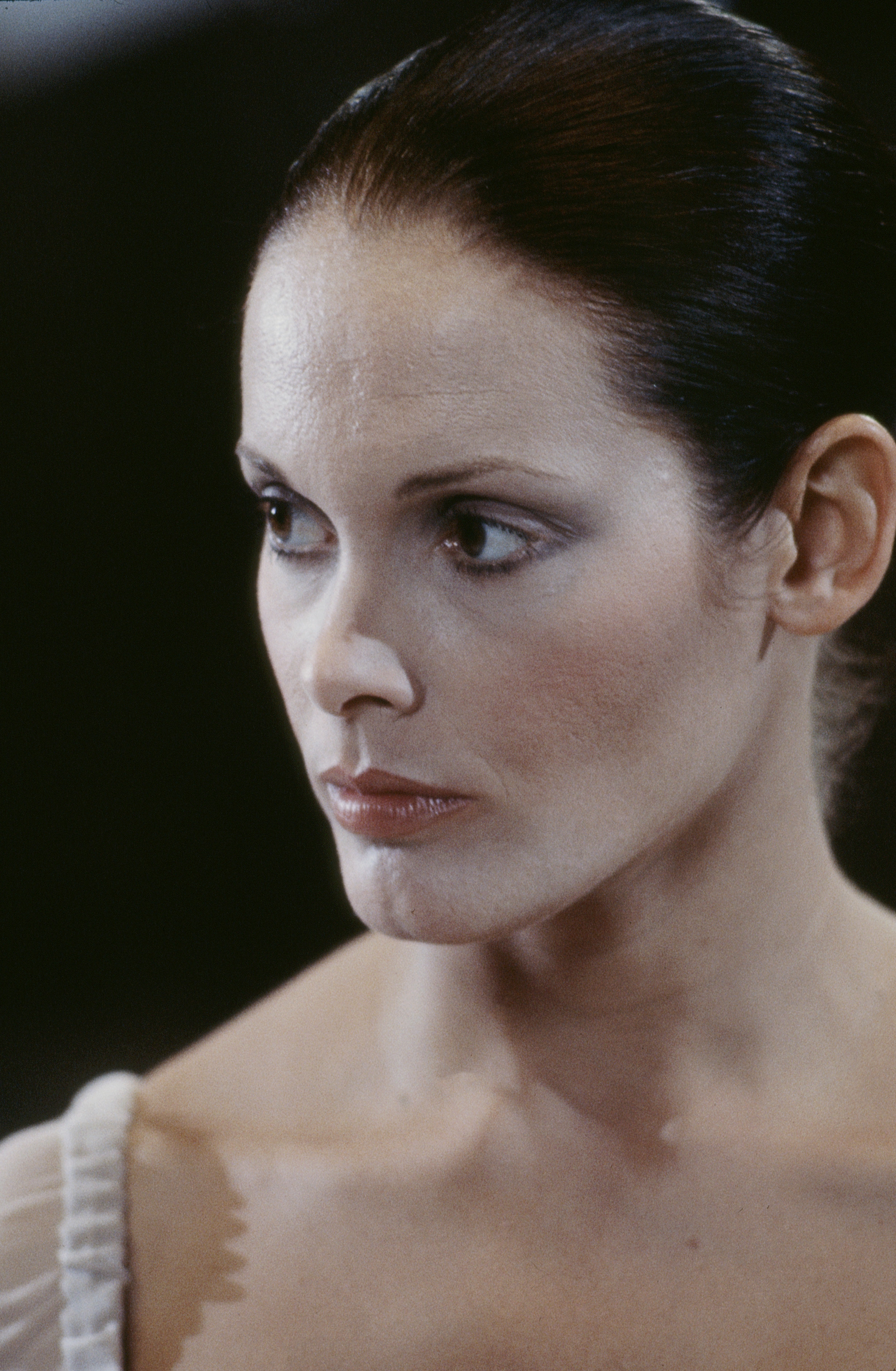 Martine Beswick en el telefilme de la ABC "Strange New World" en 1975. | Fuente: Getty Images