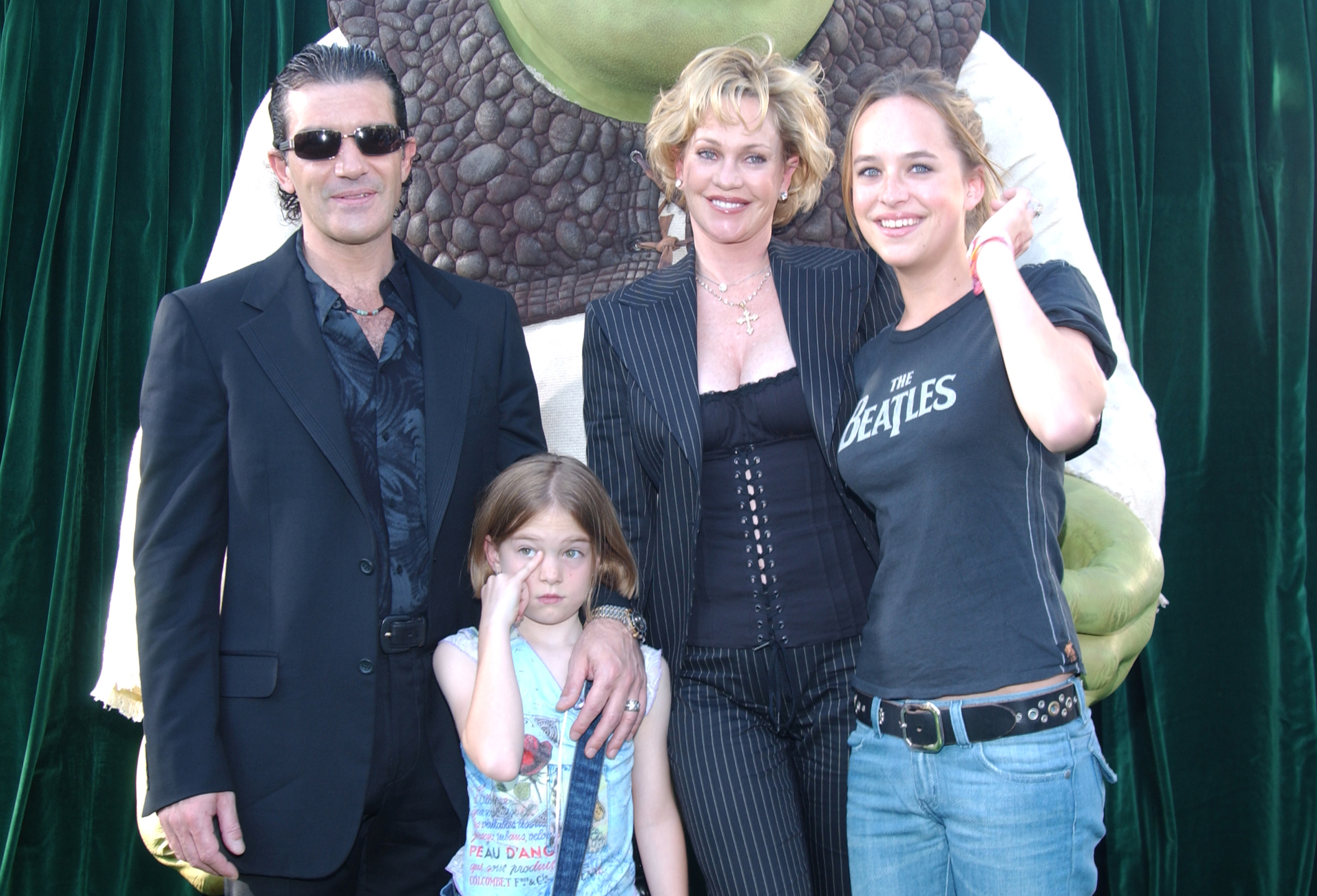 Antonio Banderas, Melanie Griffith, hijas Stella Banderas y Dakota Johnson | Fuente: Getty Images