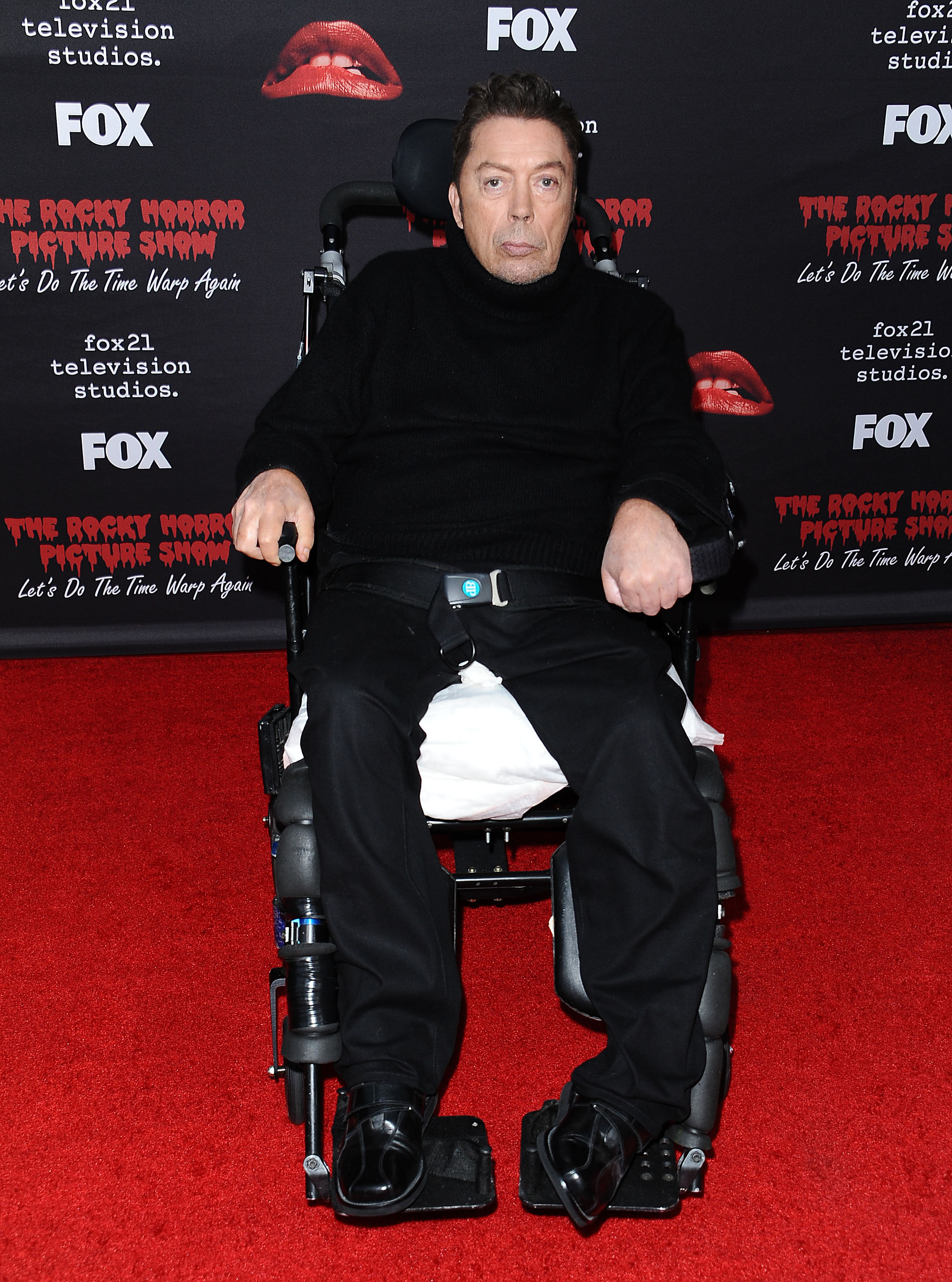 El actor Tim Curry asiste al estreno de "The Rocky Horror Picture Show: Let's Do The Time Warp Again" en The Roxy Theatre el 13 de octubre de 2016 en West Hollywood, California | Fuente: Getty Images