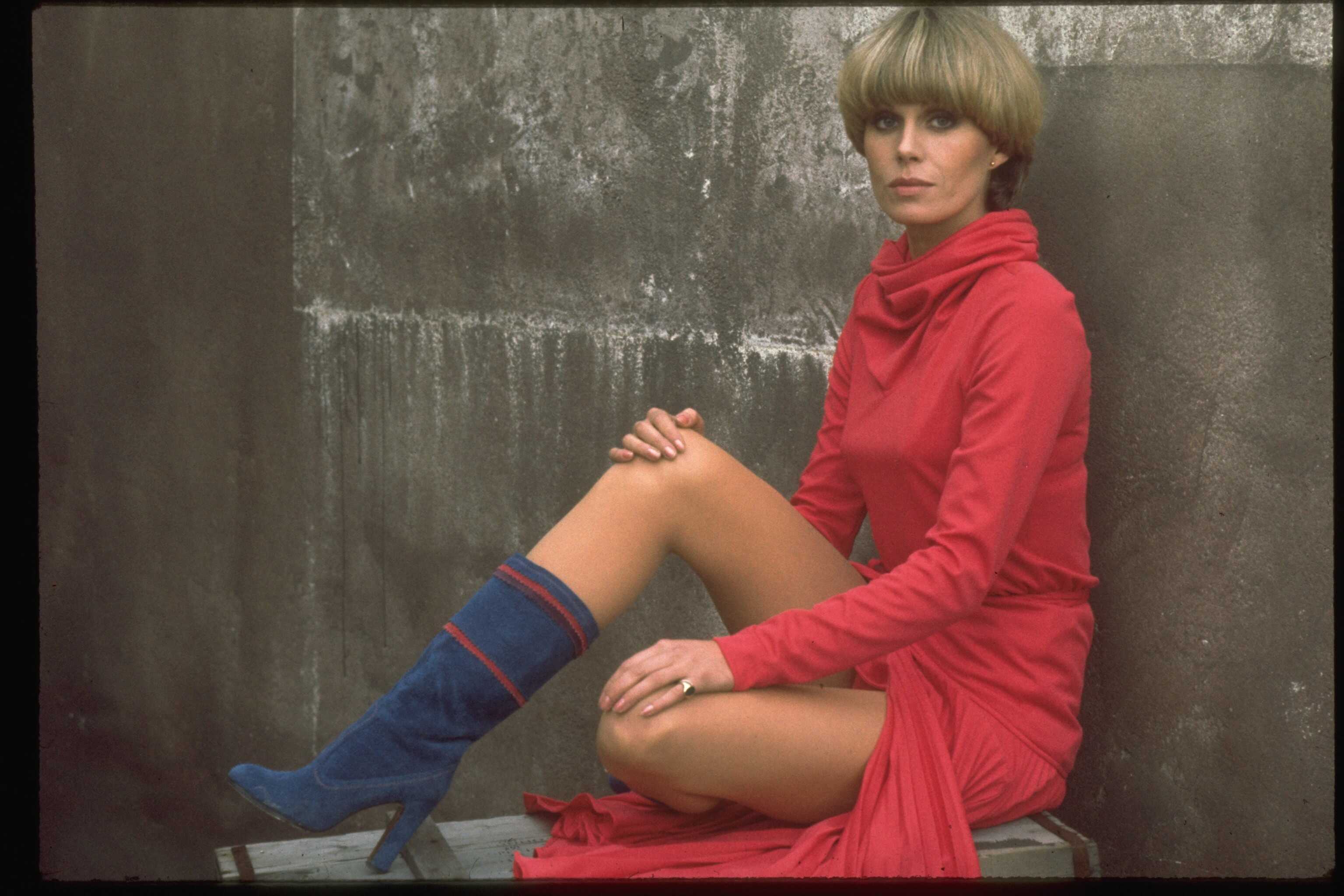 La actriz en el papel de Purdey en la serie de acción “The New Avengers”, circa 1977 | Fuente: Getty Images