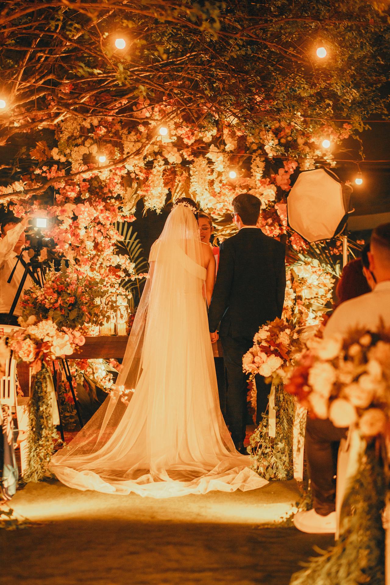 Unos novios durante la ceremonia de su boda | Fuente: Pexels