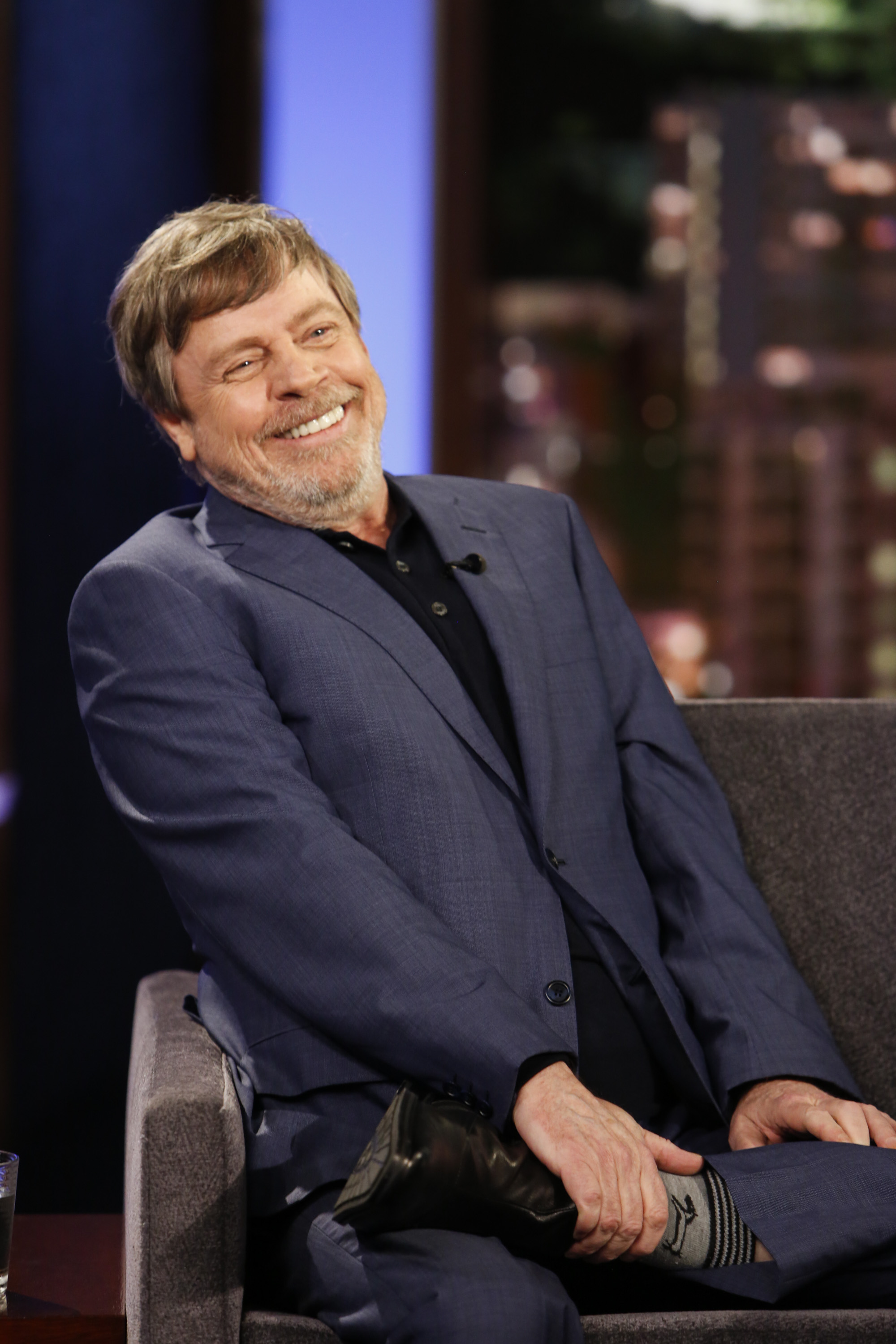 Mark Hamill apareció en Jimmy Kimmel Live! en Los Ángeles, donde estuvo entre los invitados presentados junto a la entonces senadora Kamala Harris y los invitados musicales Judah & the Lion. | Fuente: Getty Images