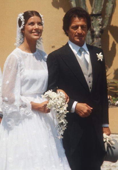 La princesa Carolina de Mónaco con Philippe Junot después de su boda en Mónaco el 29 de junio de 1978. │ Foto: Getty Images