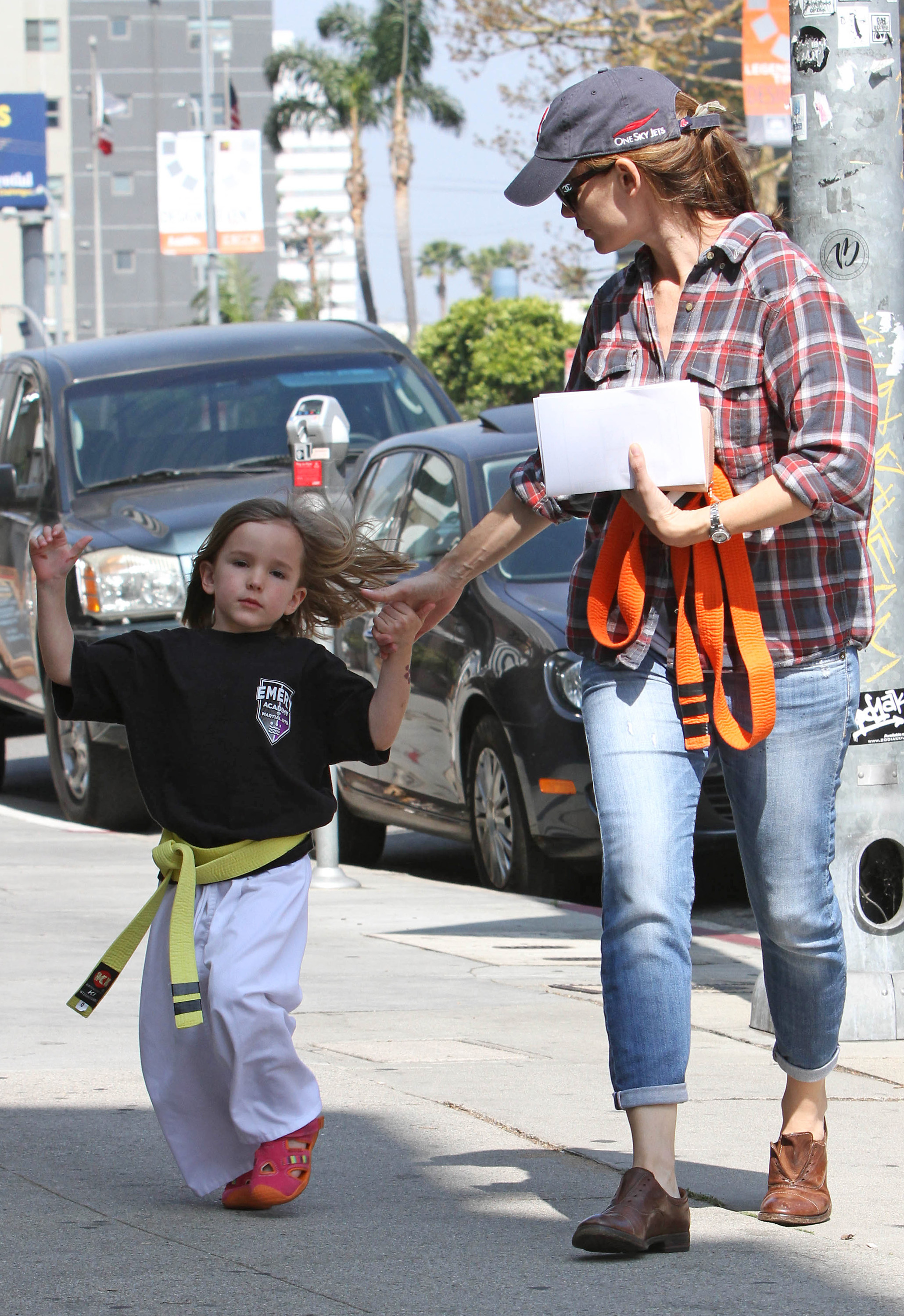 Seraphina Affleck y Jennifer Garner el 5 de abril de 2013 en Los Ángeles, California. | Fuente: Getty Images