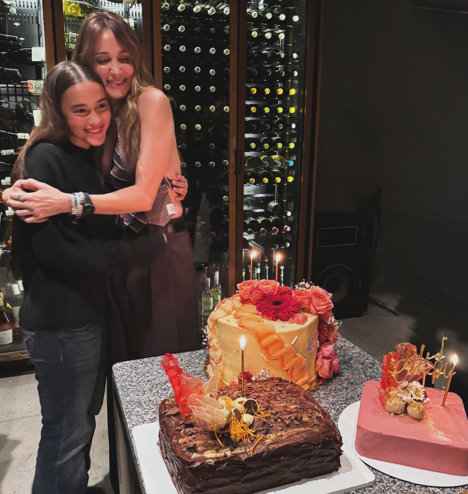 Verónica Lozano junto a su hija Antonia durante su celebración de cumpleaños | Fuente: Instagram/verolozanovl