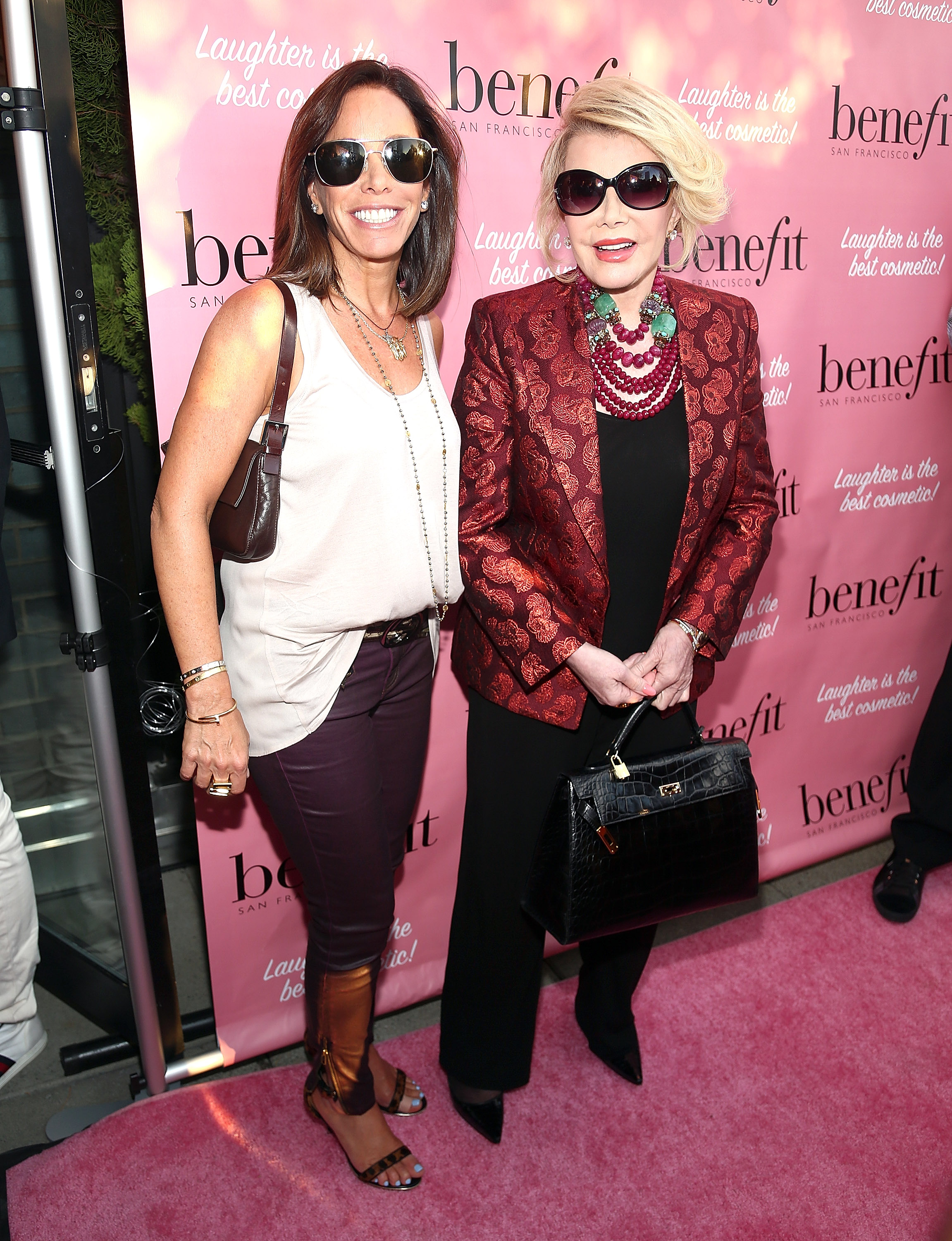 Melissa y Joan Rivers asisten a la fiesta de inauguración de la Semana de la Moda de E! Fashion Police en Nueva York, el 4 de septiembre de 2013. | Fuente: Getty Images