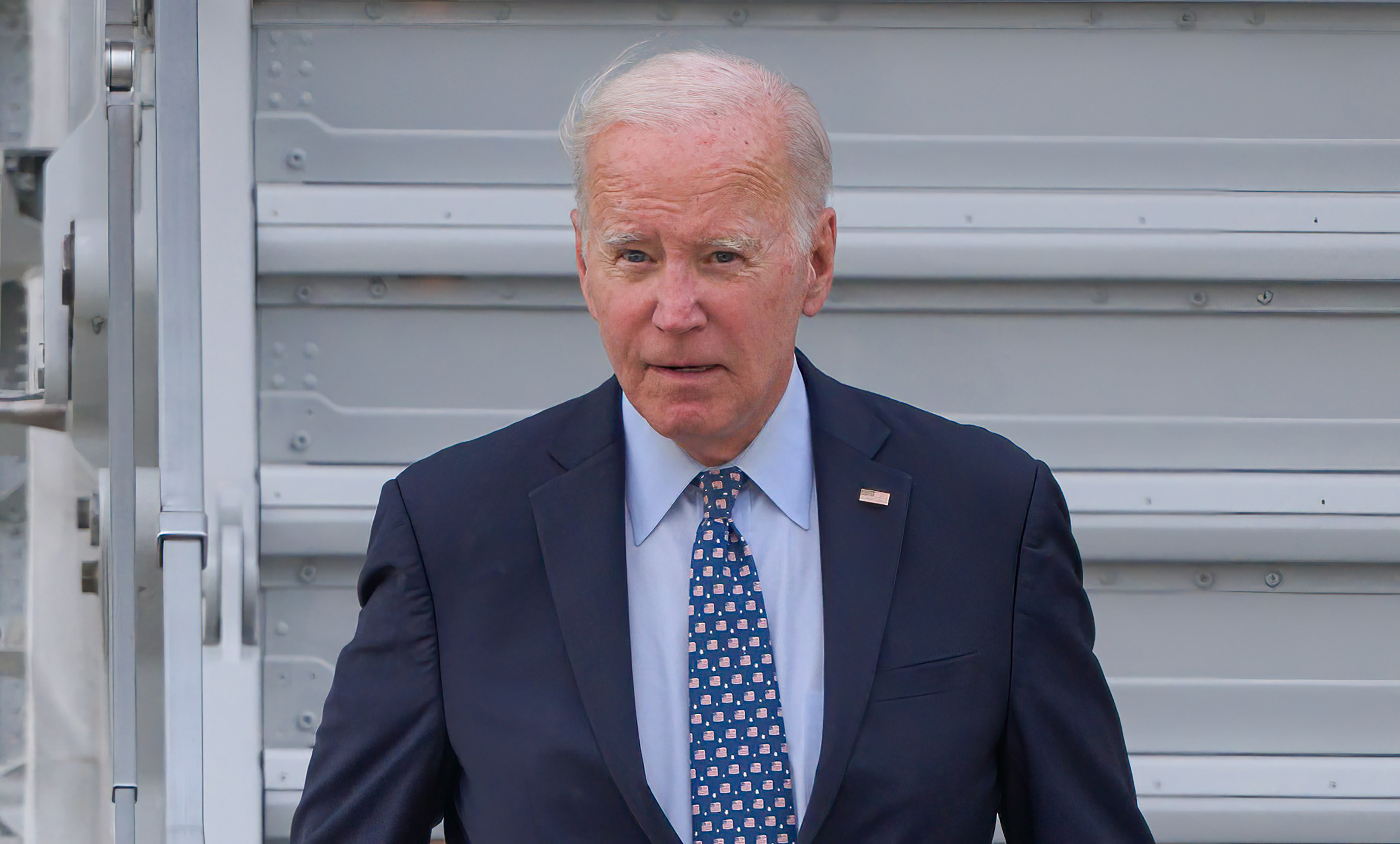 Joe Biden desembarca del Air Force One en el aeropuerto John F. Kennedy de Nueva York el 17 de septiembre de 2023. | Fuente: Getty Images