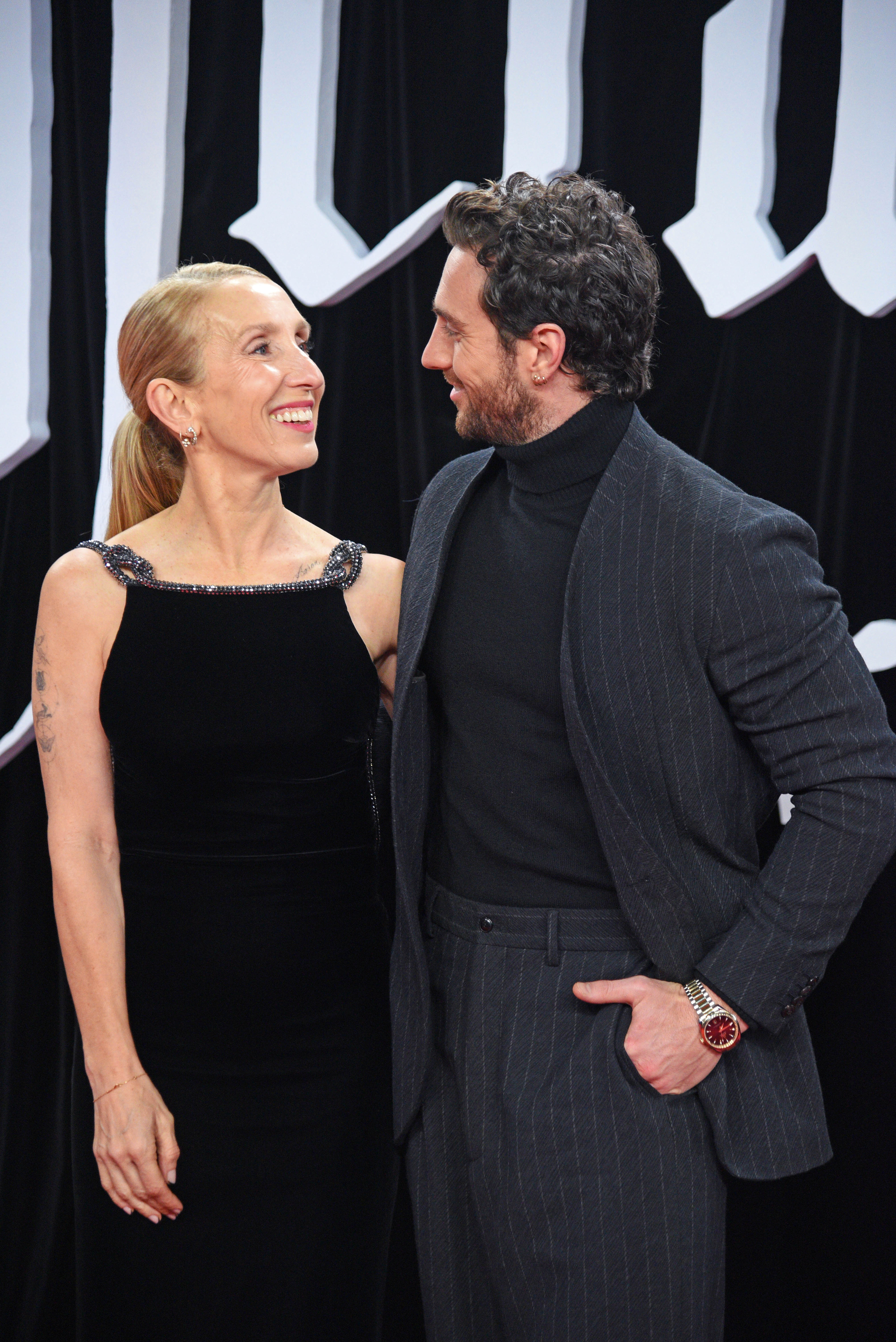 Sam y Aaron Taylor-Johnson en el estreno mundial de "Nosferatu" en el Zoo Palast el 2 de diciembre de 2024, en Berlín, Alemania. | Fuente: Getty Images