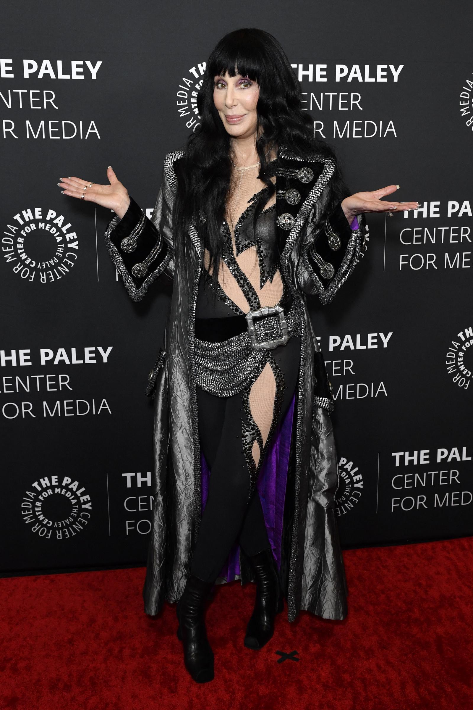 Cher asiste al estreno de "Bob Mackie: Naked Illusion" en el Directors Guild of America de Los Ángeles el 13 de mayo de 2024 | Fuente: Getty Images