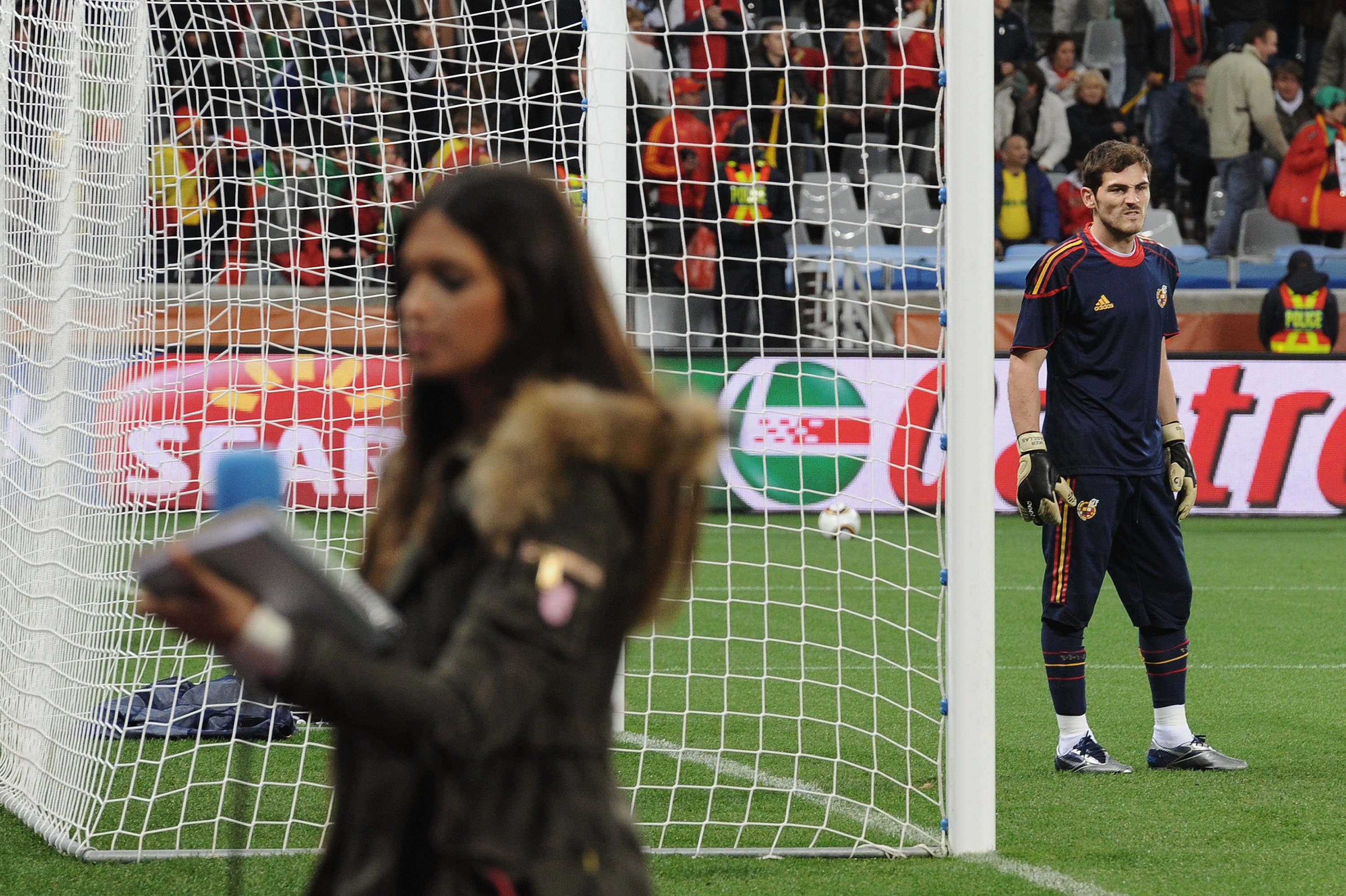 Sara Carbonero e Íker Casillas en partido España-Portugal en junio de 2010 en el Mundial de Sudáfrica. | Foto: Getty Images