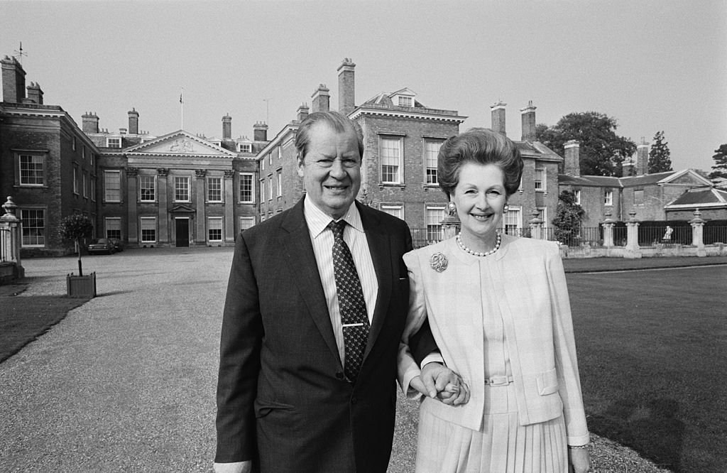 John Spencer con su segunda esposa, Raine, en diciembre de 1986. | Foto: Getty Images