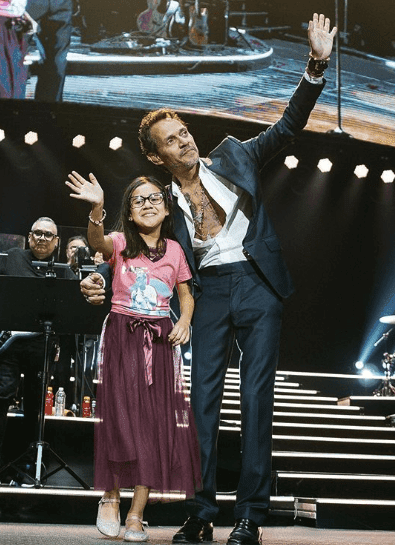 El público quedó enamorado con la niña que bailó salsa en el concierto-Imagen tomada de Instagram Marc Anthony
