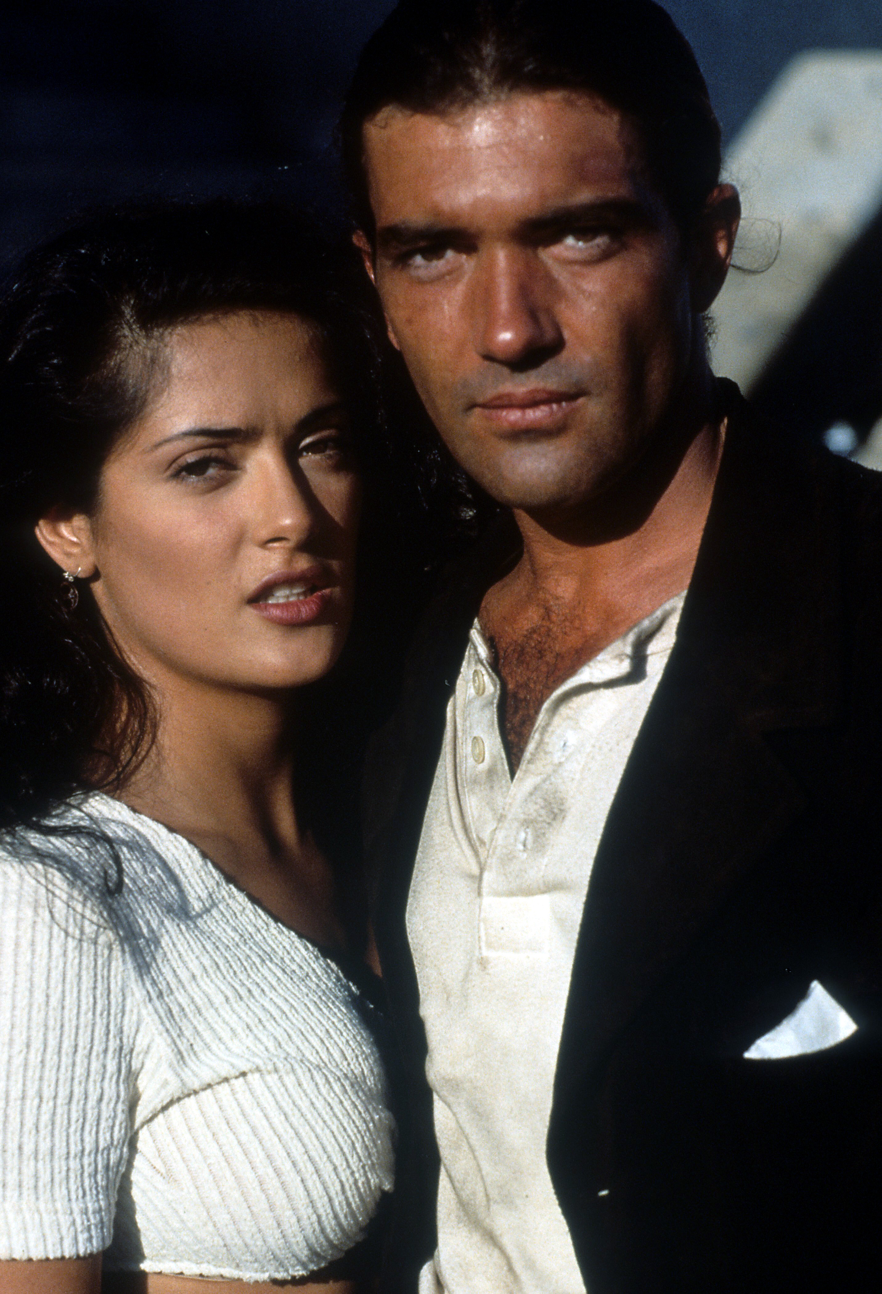 Salma Hayek y Antonio Banderas en una escena de "Desperado" en 1995 | Fuente: Getty Images