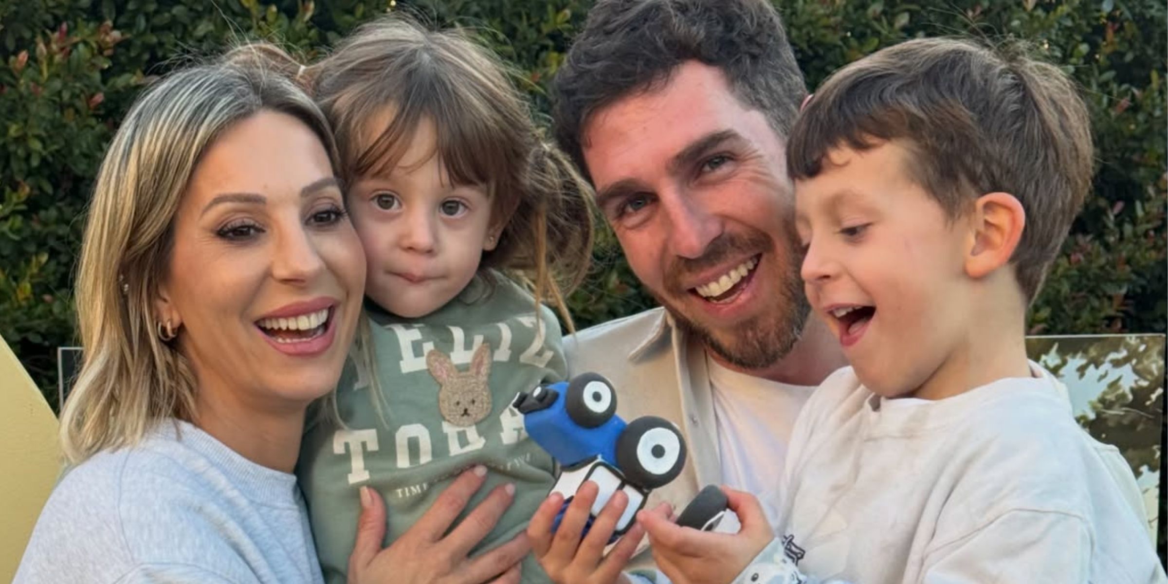 Noelia Marzol y Ramiro Arias junto a sus hijos, Alfonsina y Donatello | Fuente: Instagram/noeliamarzolok