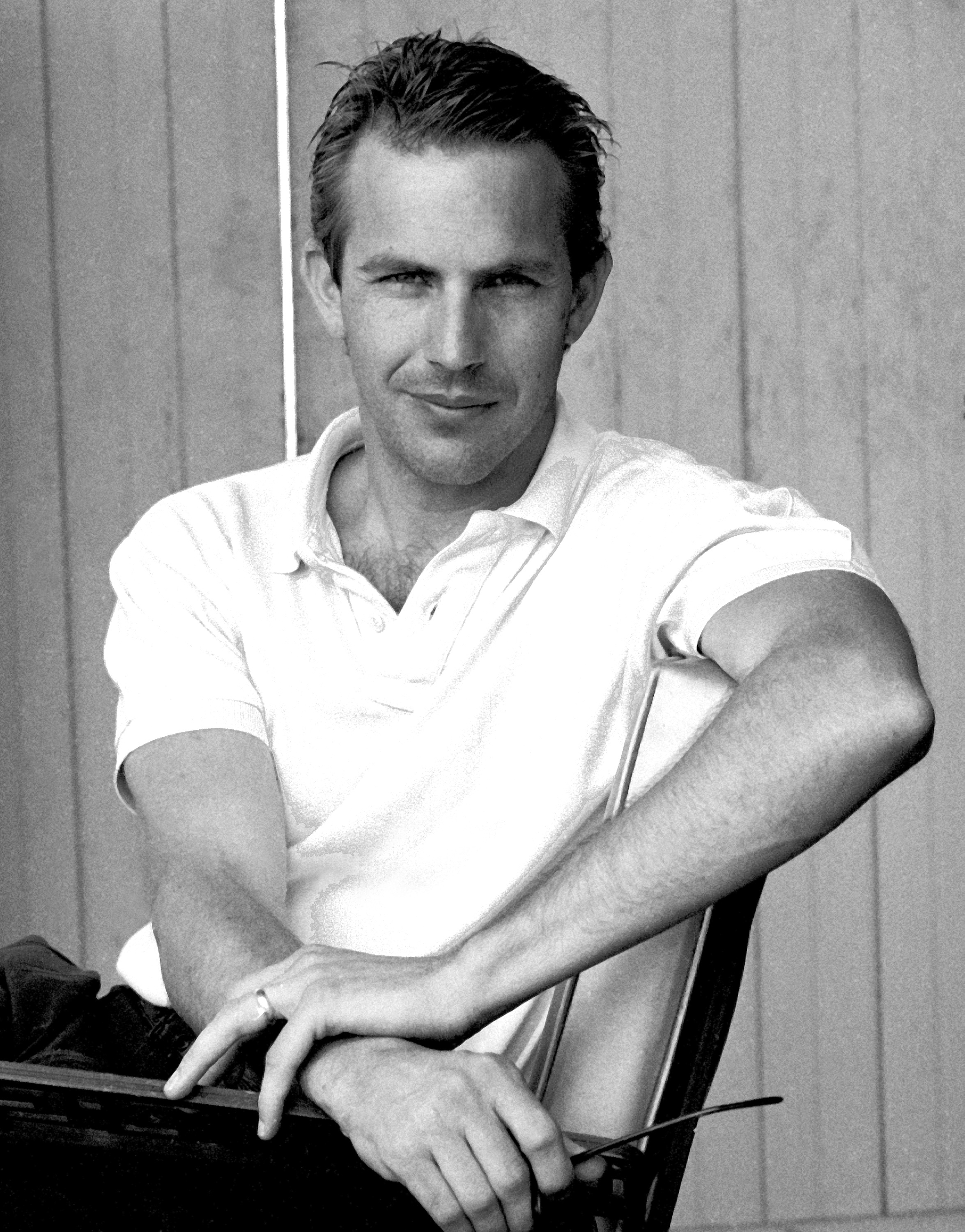 Retrato de Kevin Costner durante una sesión fotográfica en Los Ángeles el 7 de agosto de 1985. | Fuente: Getty Images