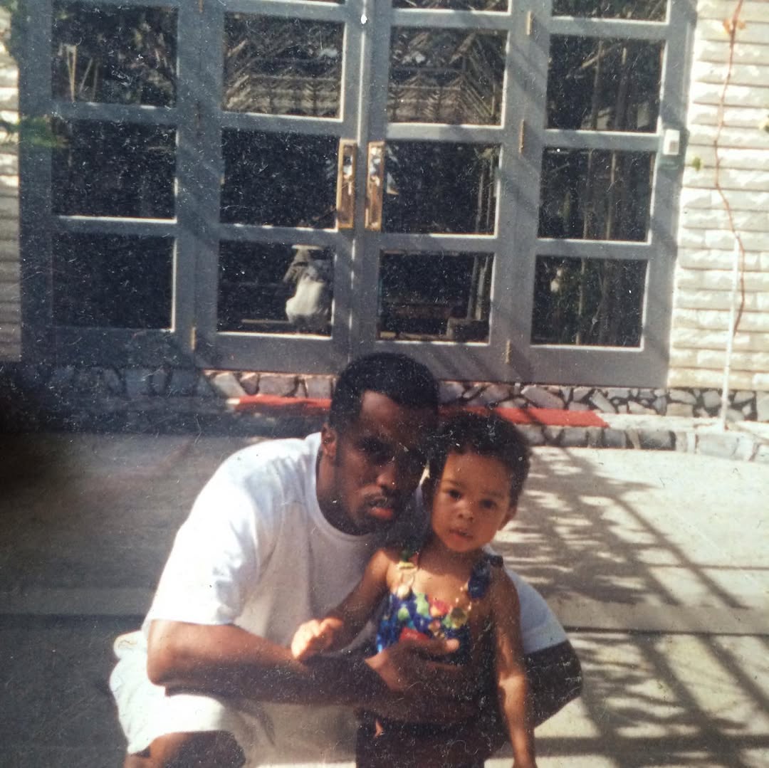 Diddy y Justin Combs fotografiados al aire libre, en junio de 2020 | Fuente: Instagram/princejdc