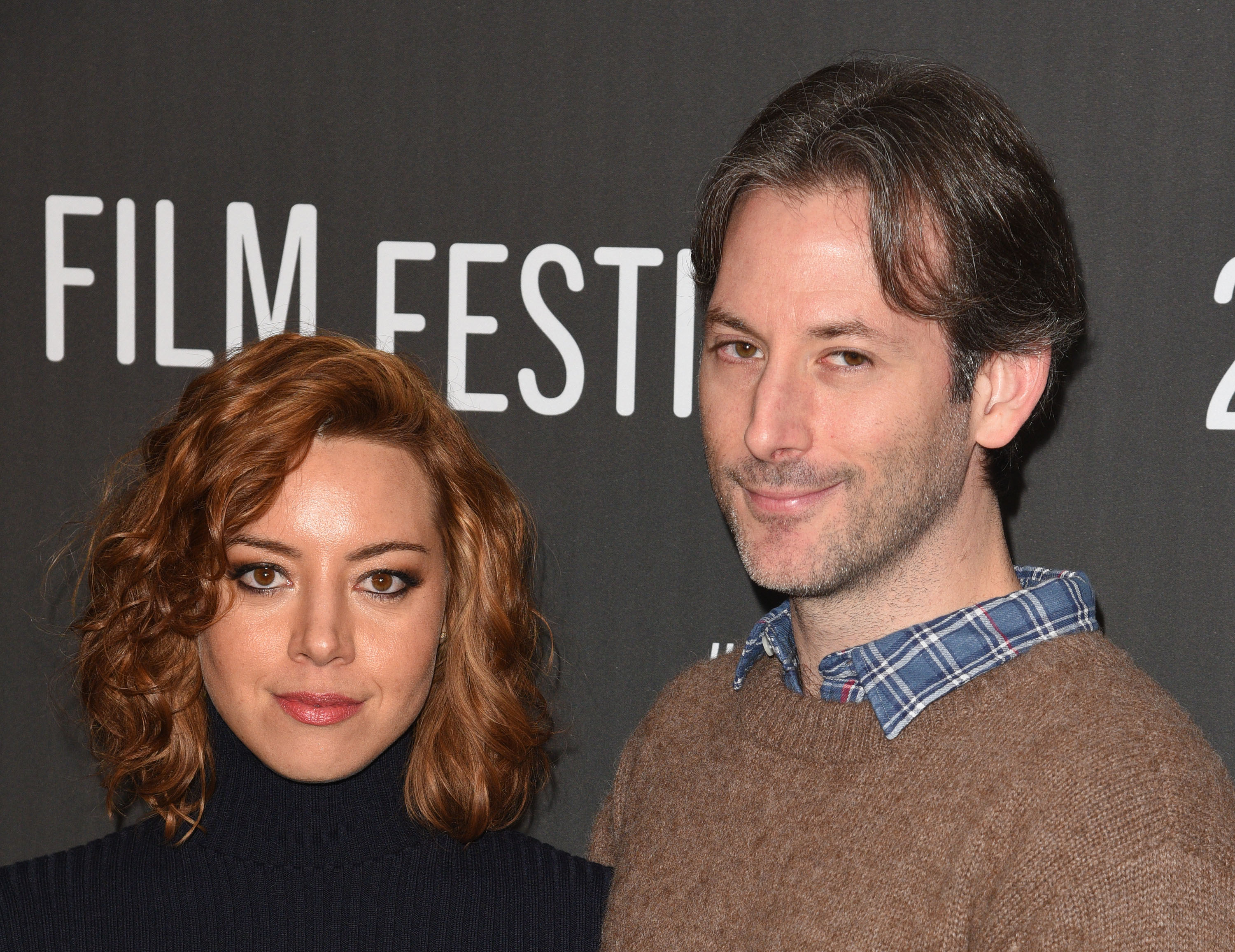 Aubrey Plaza y Jeff Baena asisten al estreno de "The Little Hours" en 2017 | Fuente: Getty Images