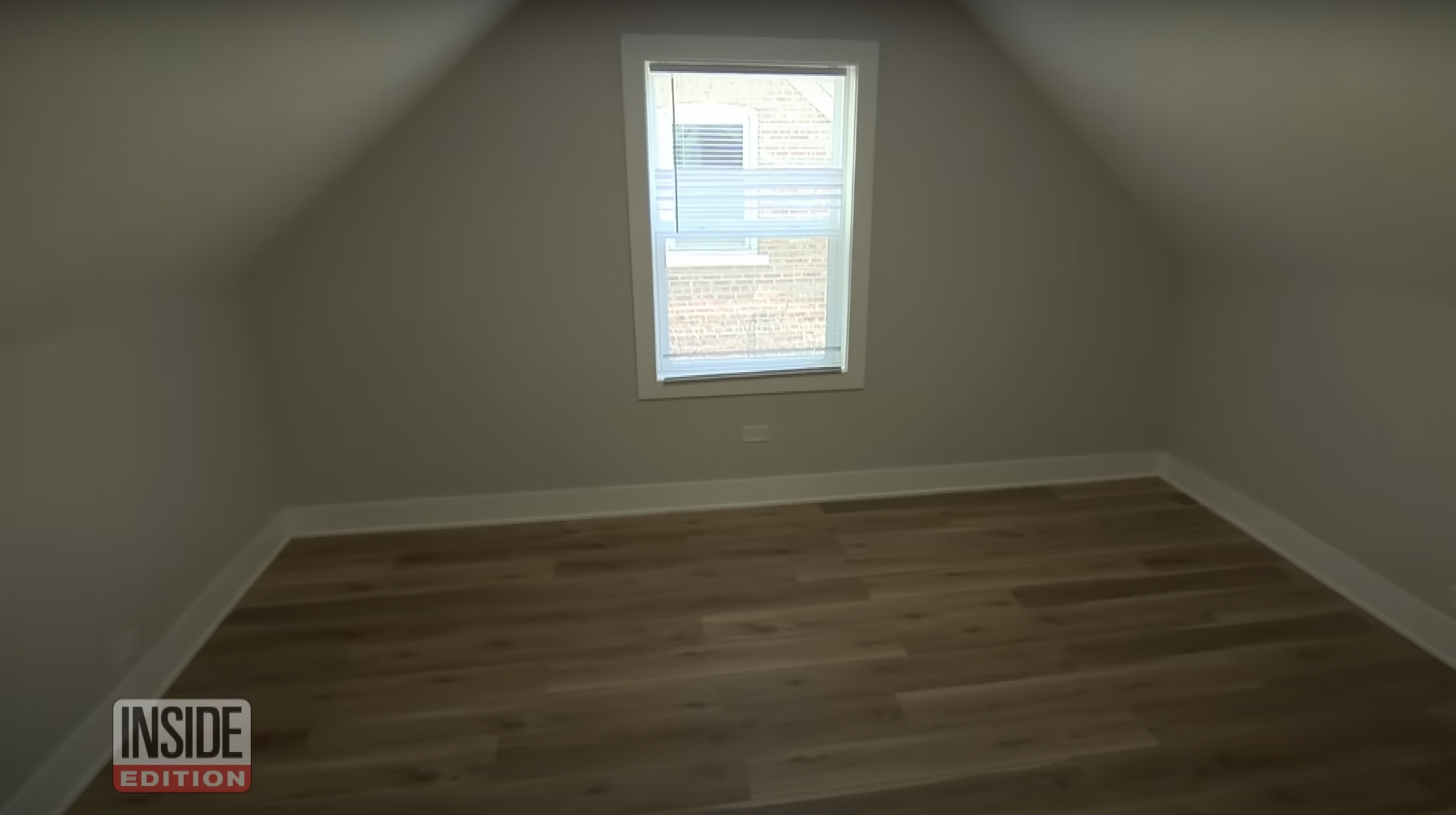 Un tercer dormitorio dentro de la casa de la infancia del papa León XIV, de un vídeo fechado el 10 de mayo de 2025. | Fuente: Inside Edition