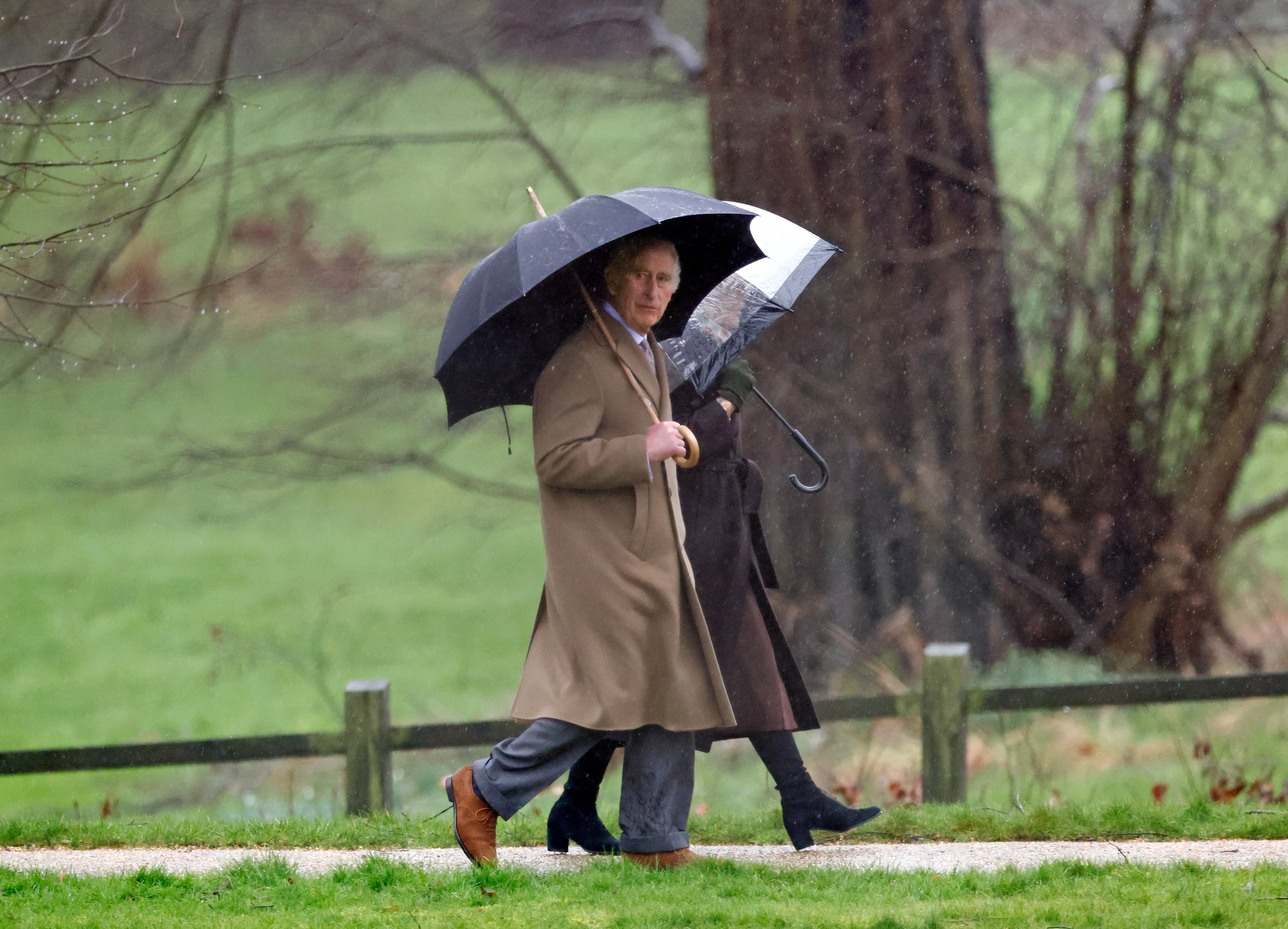 El rey Charles en el servicio dominical de la iglesia de Santa María Magdalena, en la finca de Sandringham, el 11 de febrero de 2024 | Foto: Getty Images