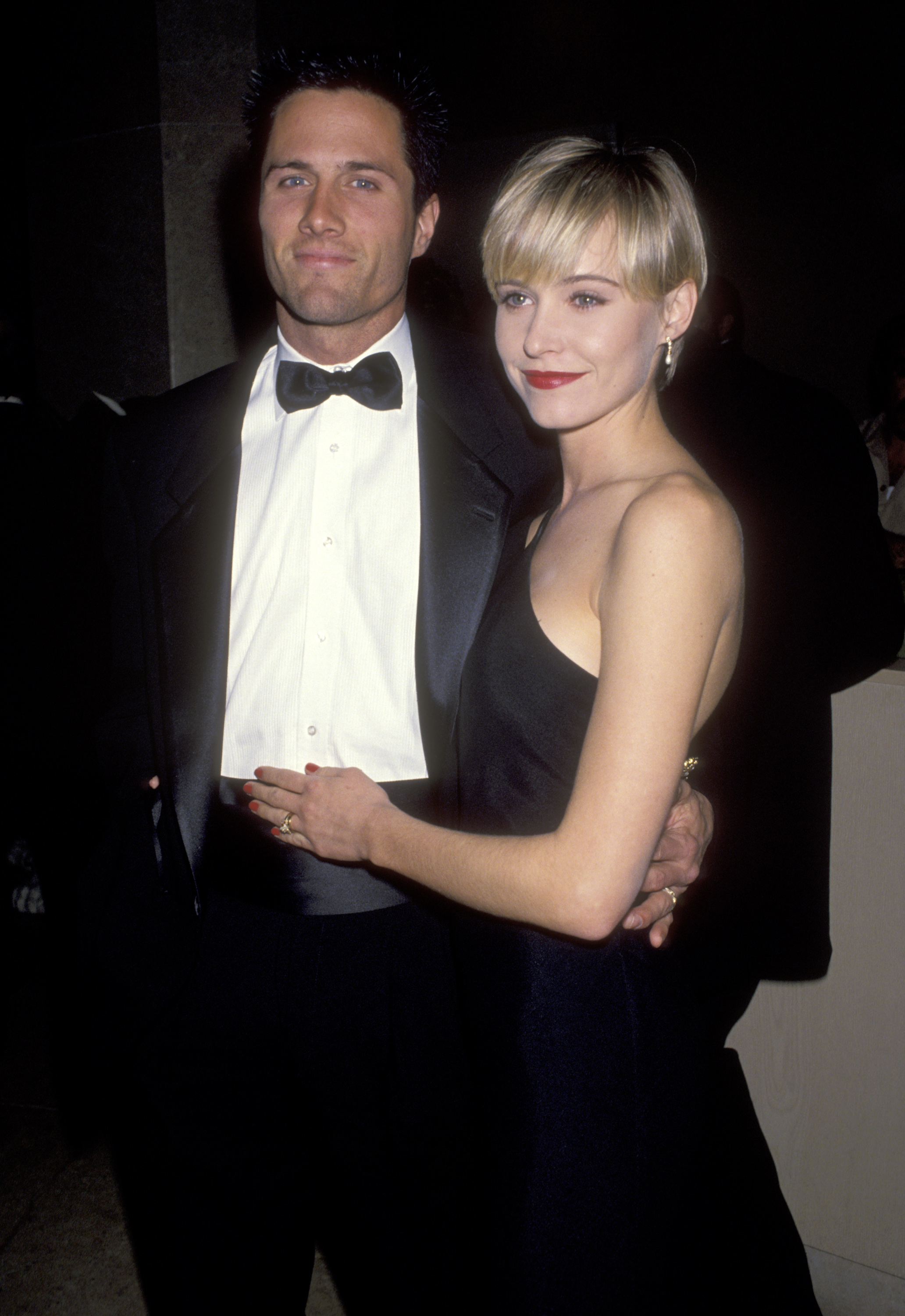 El actor con su ex, Josie Bissett, en Beverly Hills el 30 de enero de 1993 | Fuente: Getty Images