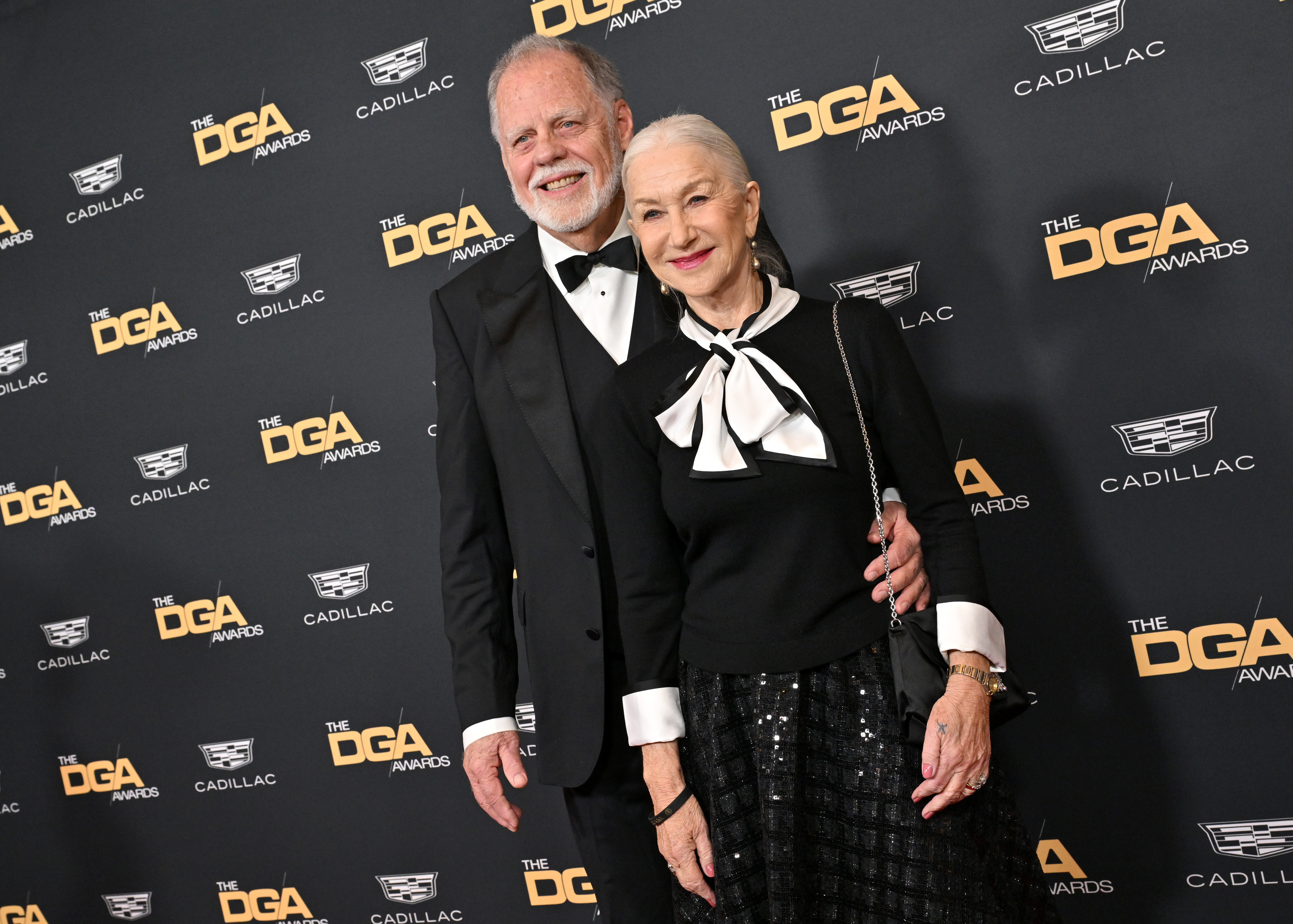 Taylor Hackford y Helen Mirren asisten a la 76ª edición de los Premios del Gremio de Directores de América en Beverly Hills, California, el 10 de febrero de 2024 | Fuente: Getty Images