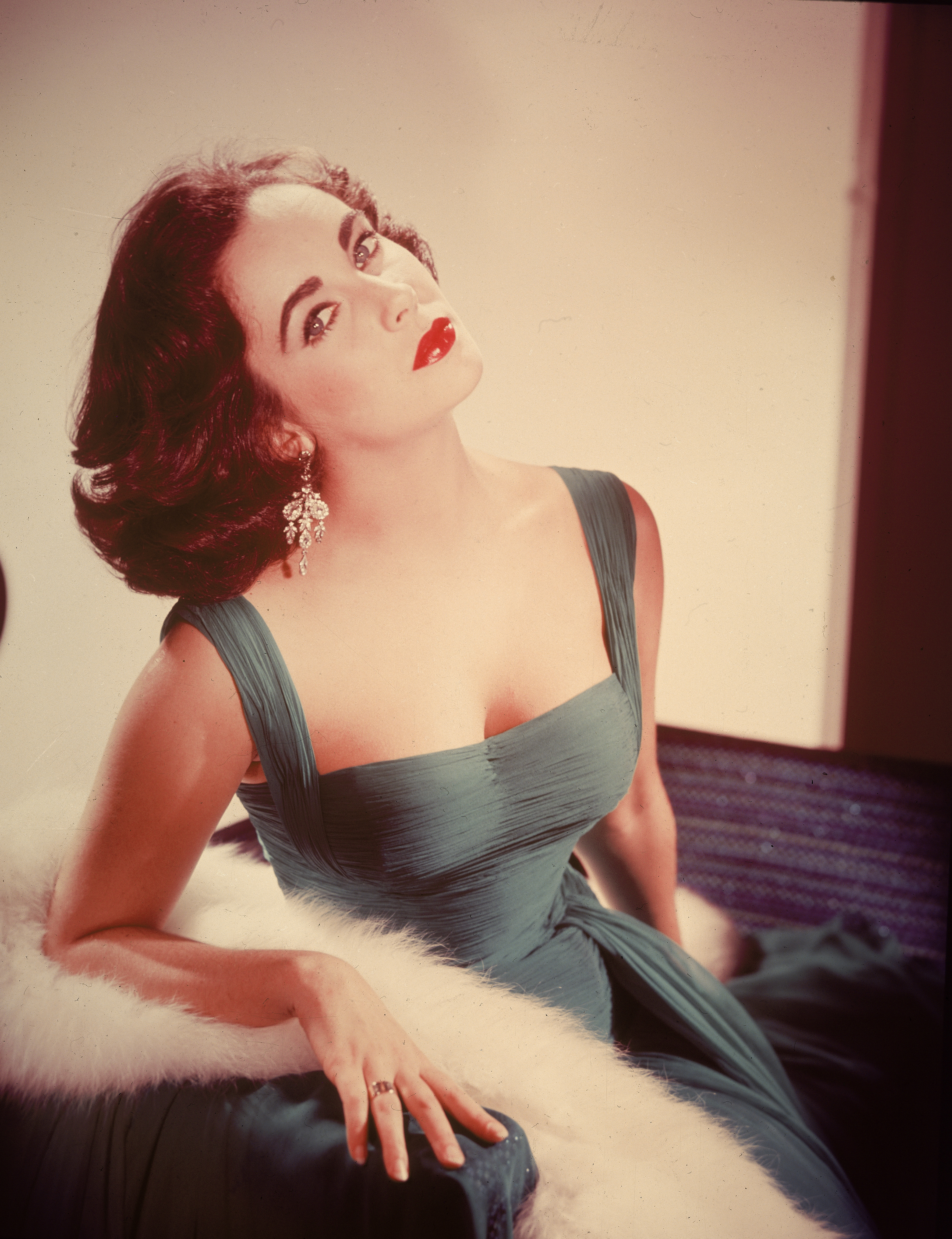 Un retrato de Elizabeth Taylor, hacia los años 50 | Foto: Getty Images