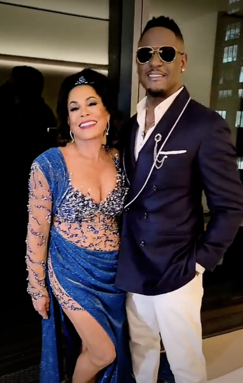 Josie Hart y Blair Underwood sonríen para una foto publicada en 2025. | Fuente: Instagram/bridesbynona