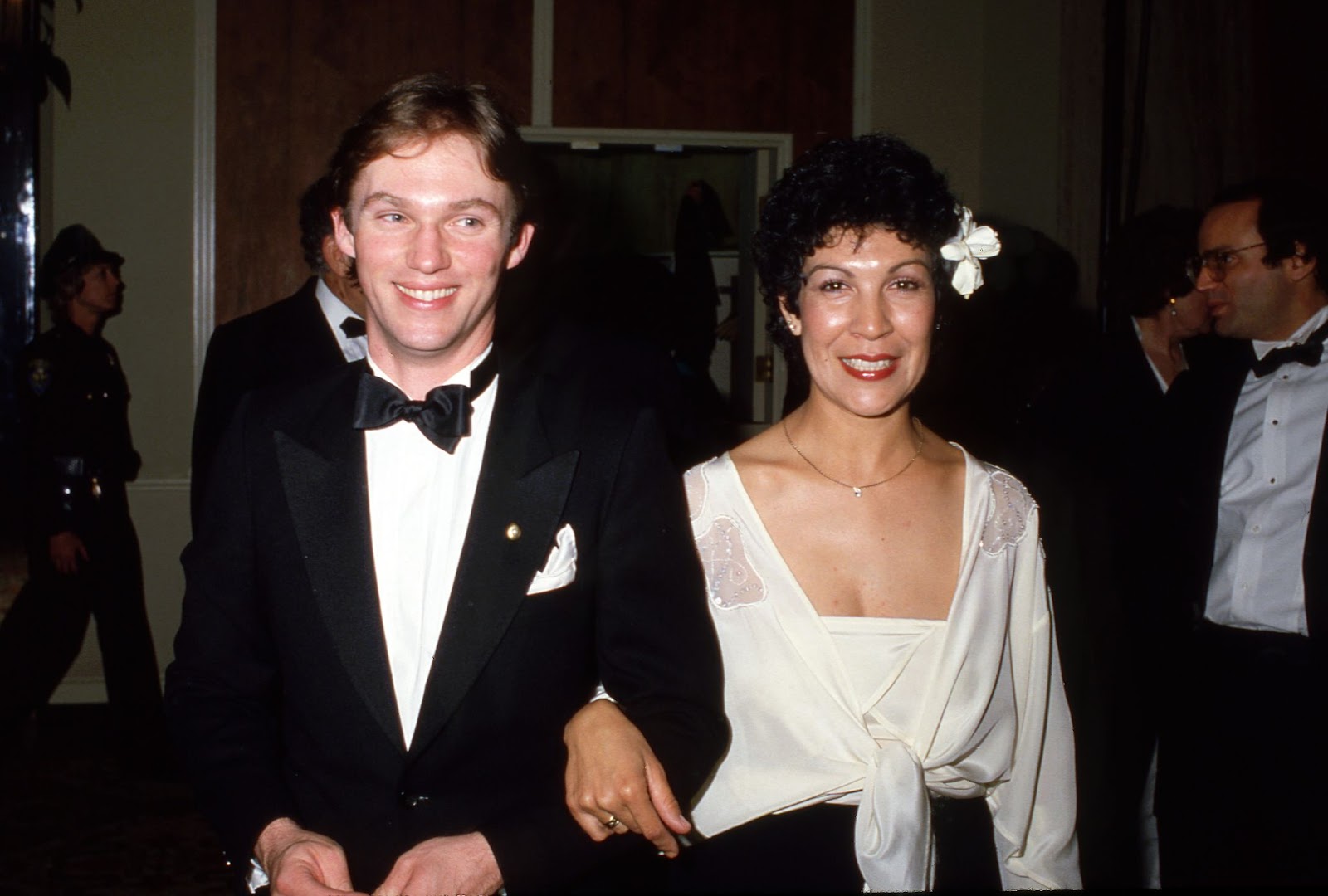 Richard Thomas y Alma Gonzales fotografiados el 22 de octubre de 1986 | Fuente: Getty Images