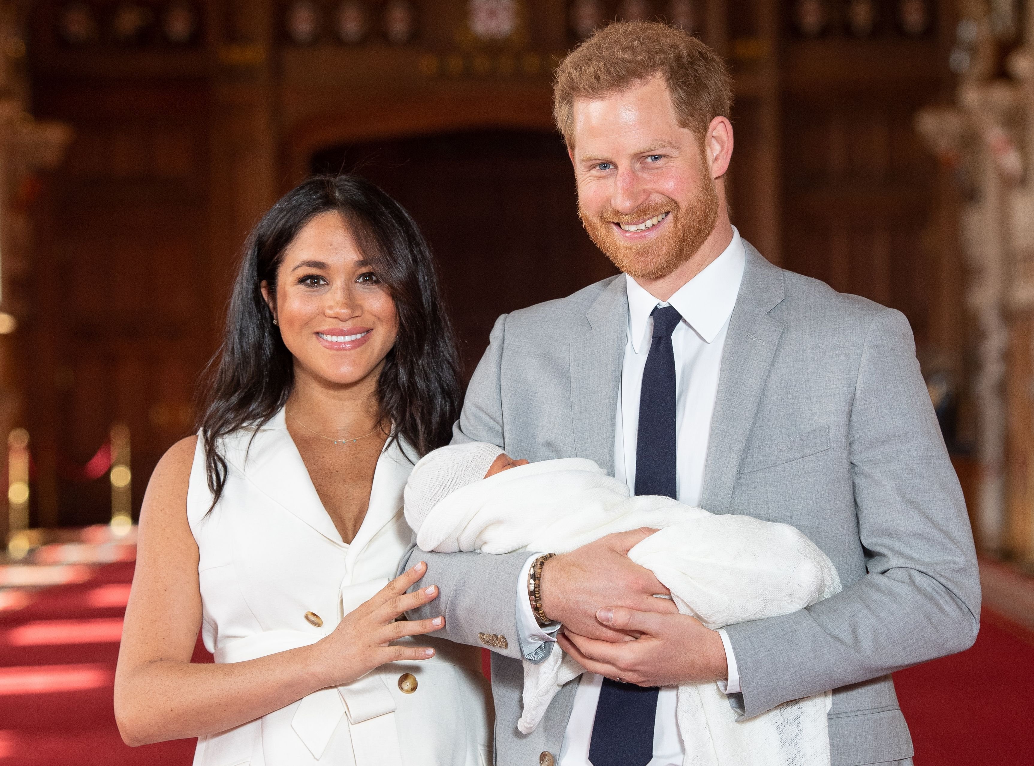 Meghan Markle y el príncipe Harry con Archie en Londres, en 2019. | Foto: Getty Images