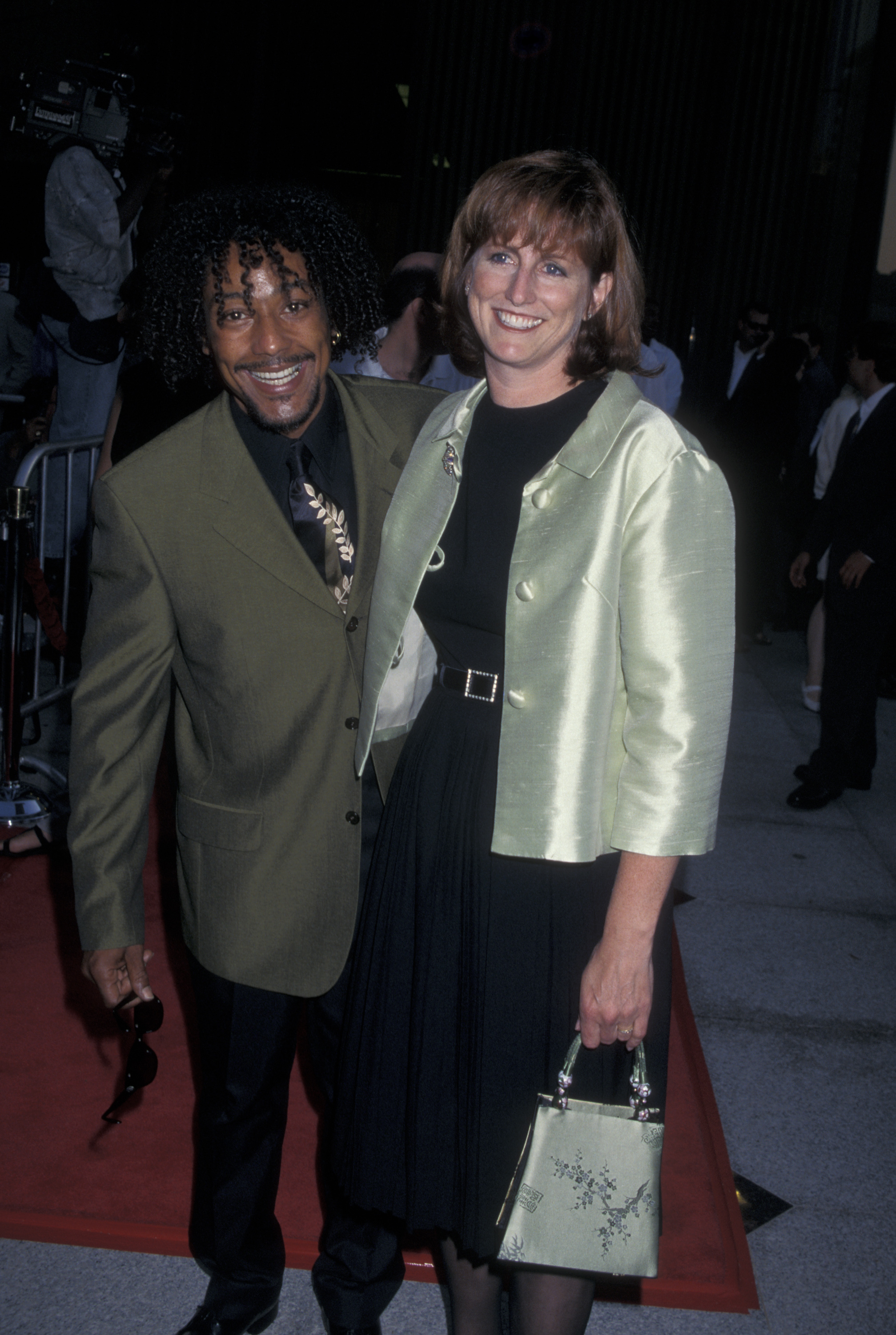 Giancarlo Esposito y Joy McManigal, el 8 de julio de 1997, en el Avco Cinema Center de Westwood, California. | Foto: Getty Images