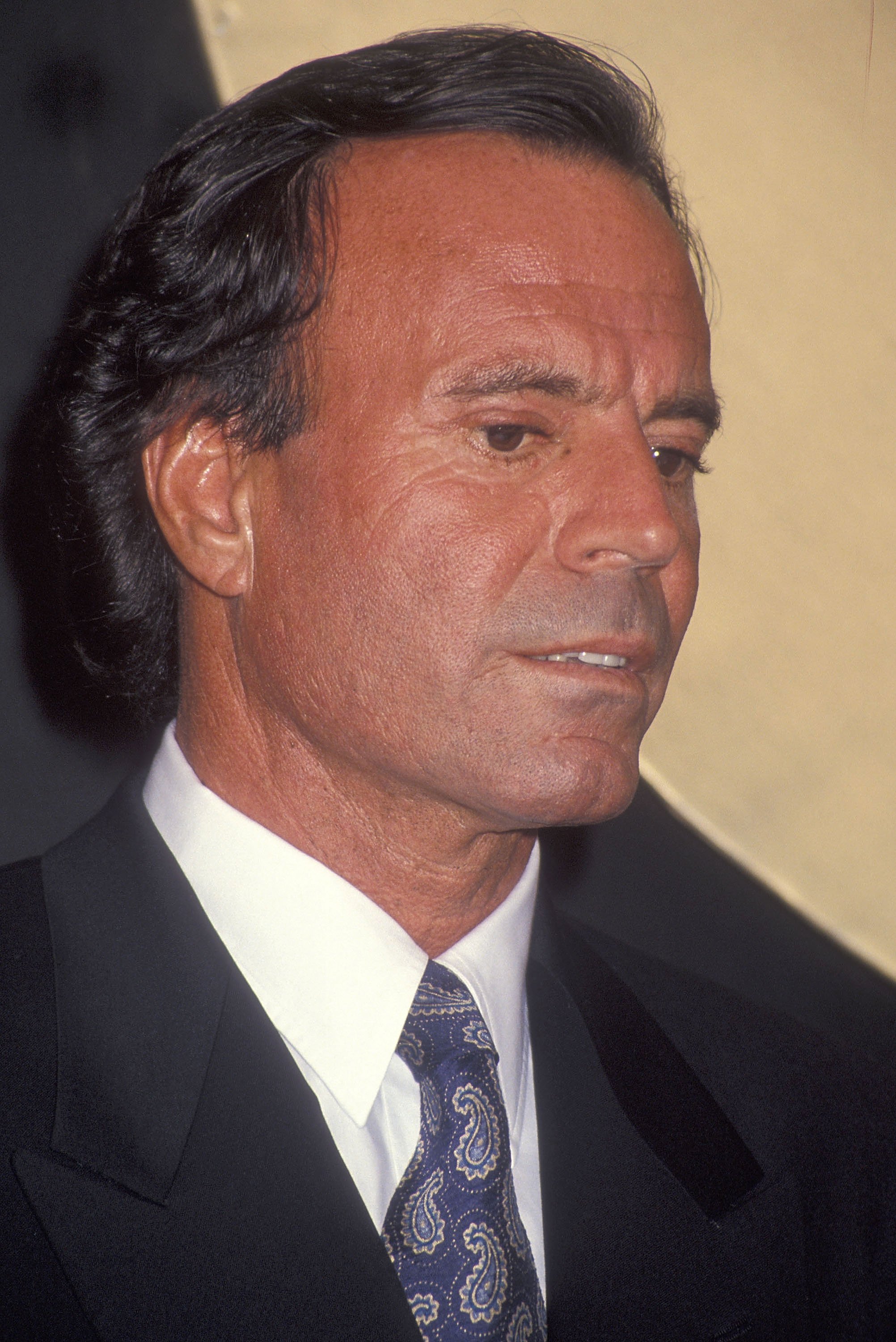 Julio Iglesias en mayo de 1994 en Miami, EEUU. | Foto: Getty Images