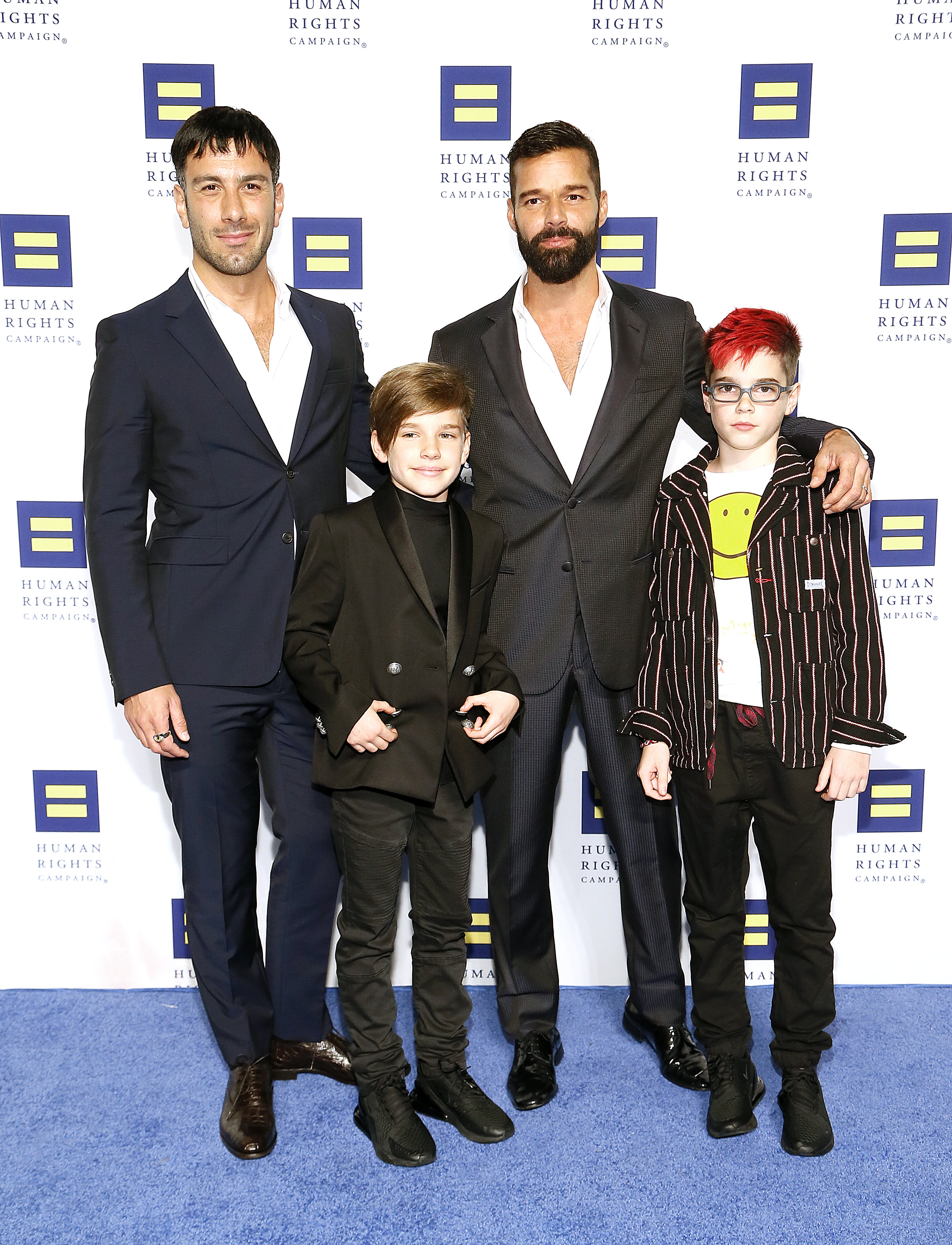 Jwan Yosef, Ricky Martin, Matteo Martin y Valentino Martin asisten a la 23.ª Cena Nacional Anual de la Campaña de Derechos Humanos en el Centro de Convenciones de Washington el 28 de septiembre de 2019 en Washington, D.C. | Fuente: Getty Images