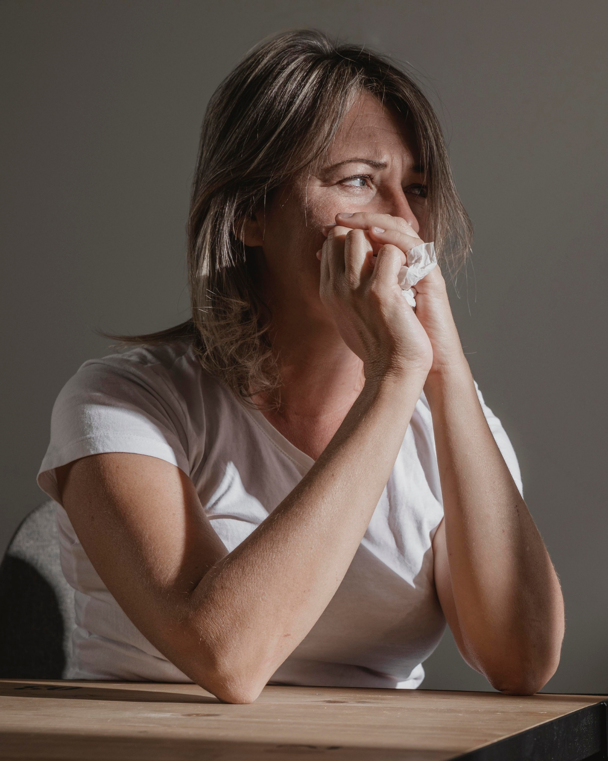 Una mujer triste y llorosa | Fuente: Freepik