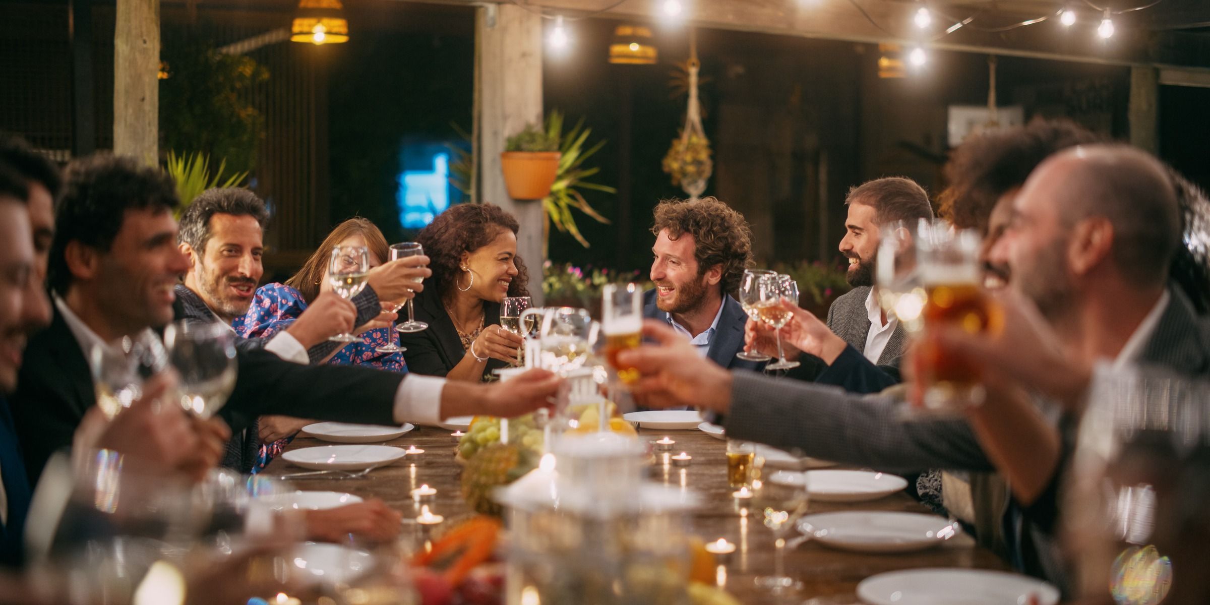 Una gran cena con pocos invitados | Fuente: Shutterstock