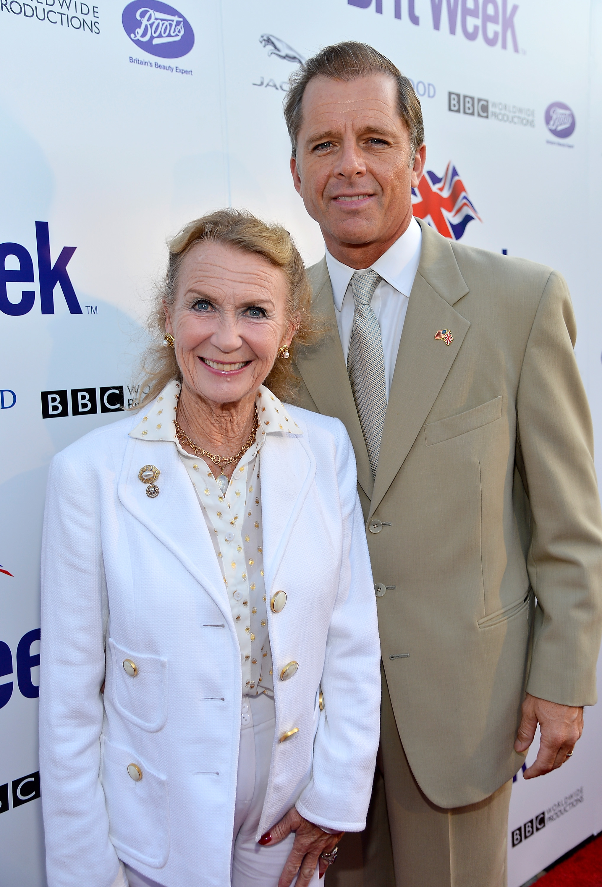 Juliet Mills y Maxwell Caulfield asisten al lanzamiento del Séptimo Festival Anual BritWeek el 23 de abril de 2013, en Los Ángeles, California. | Fuente: Getty Images