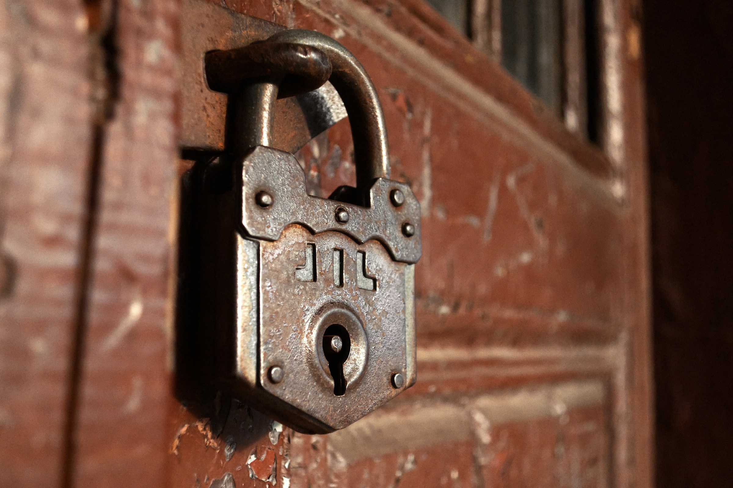 Una puerta cerrada | Fuente: Unsplash