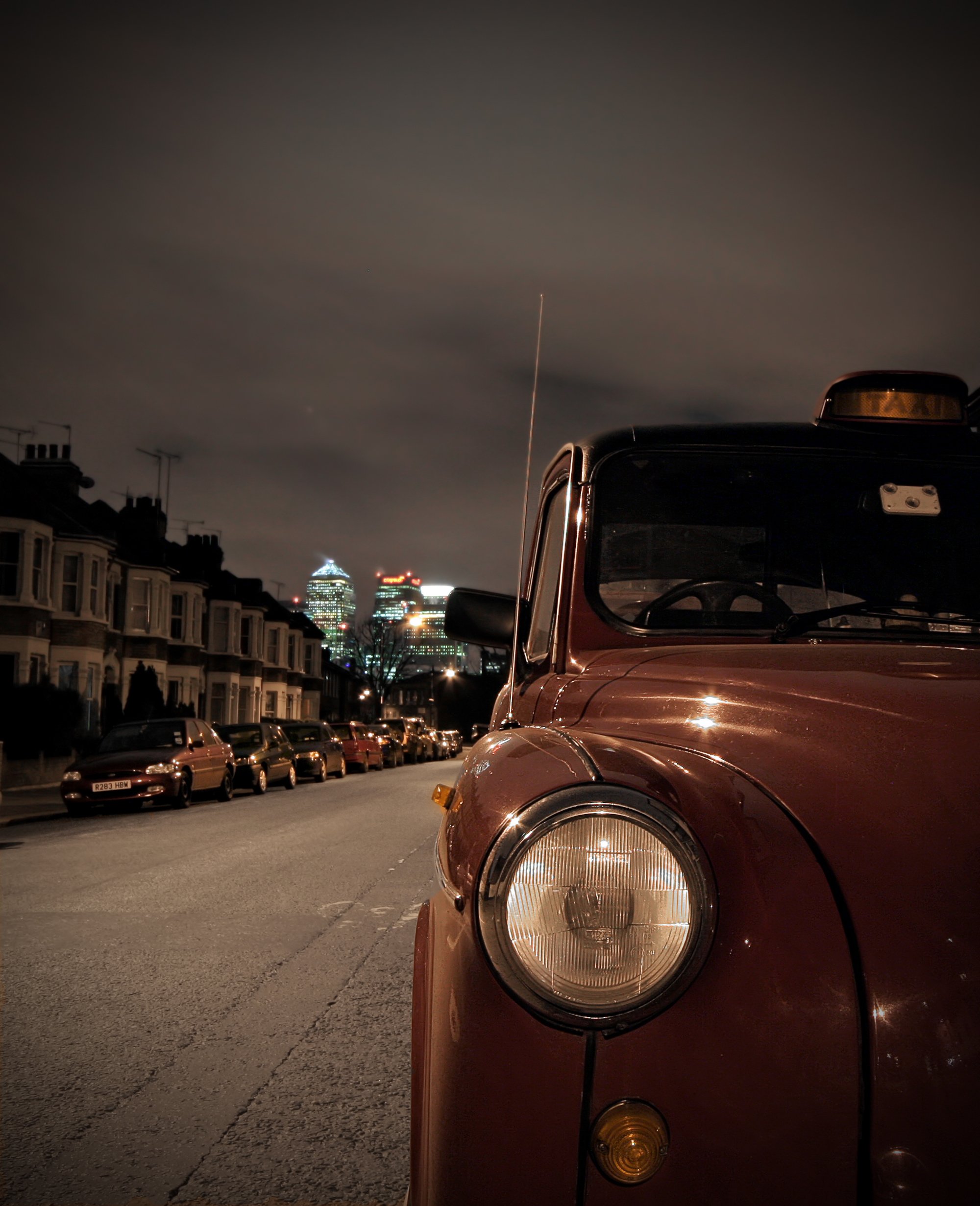 Viejo auto estacionado. | Foto: Shutterstock