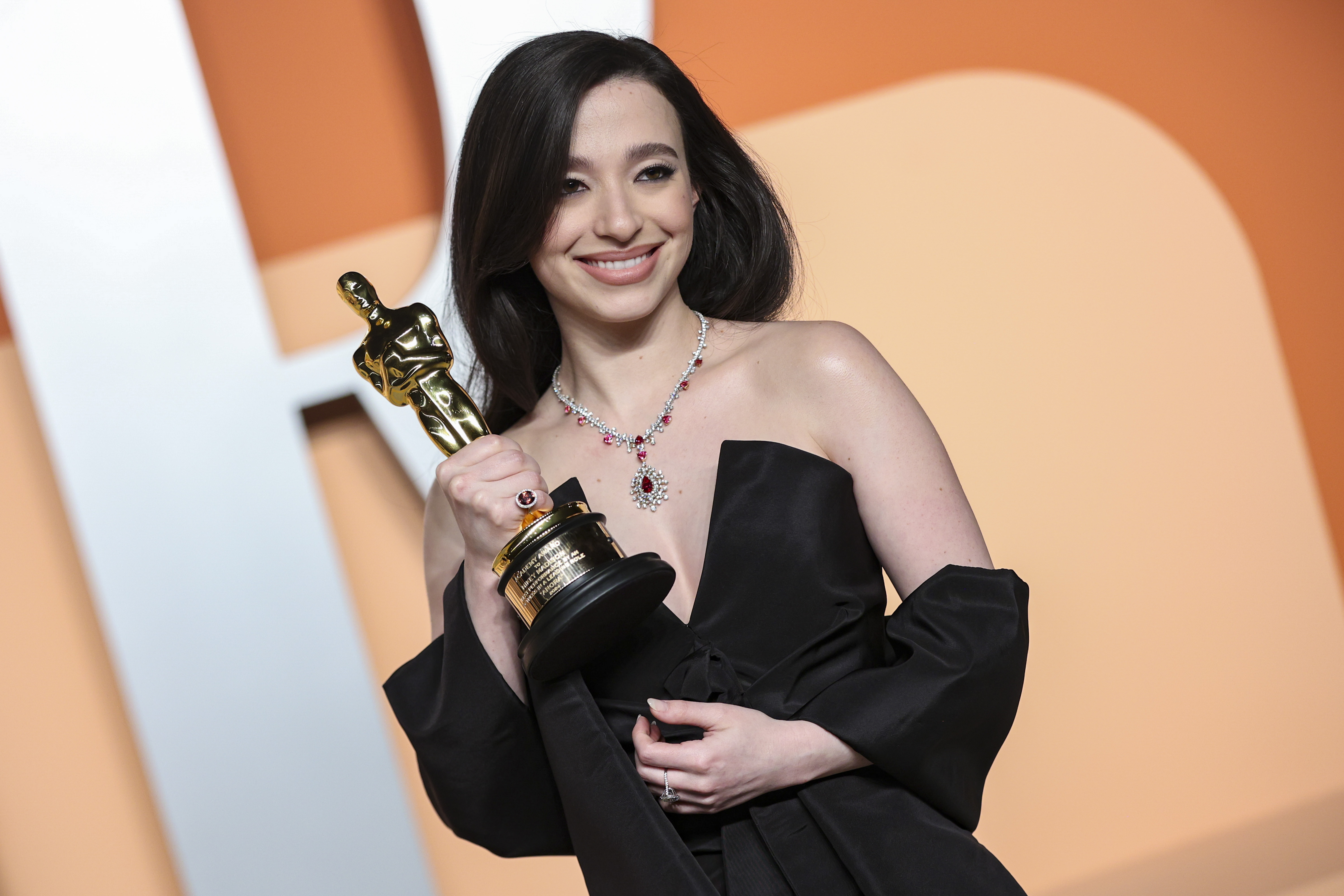 Mikey Madison en la fiesta de los Oscar 2025 de Vanity Fair el 02 de marzo de 2025, en Beverly Hills, California | Fuente: Getty Images