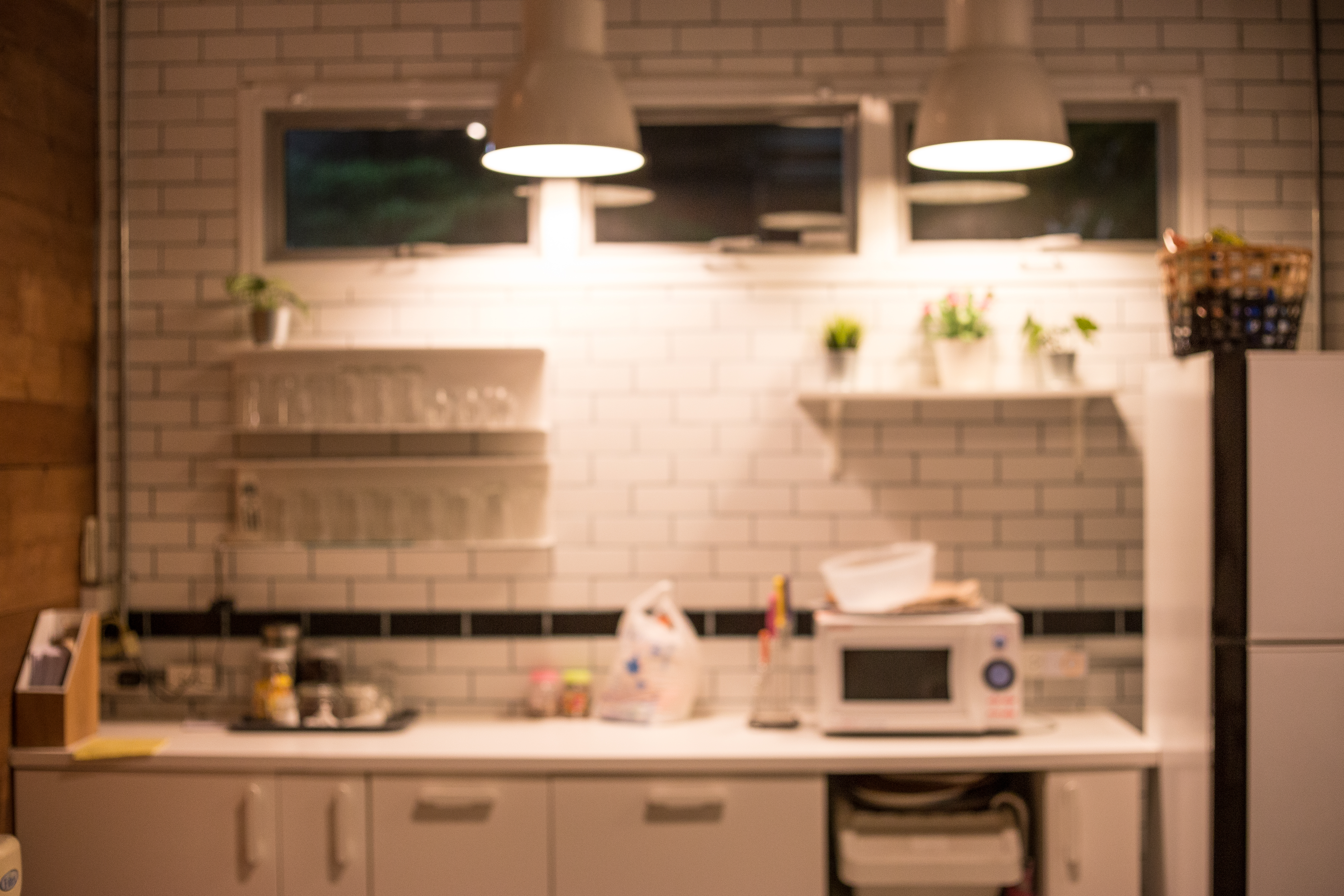 Textura de fondo de cocina con iluminación de lámpara. | Fuente: Shutterstock