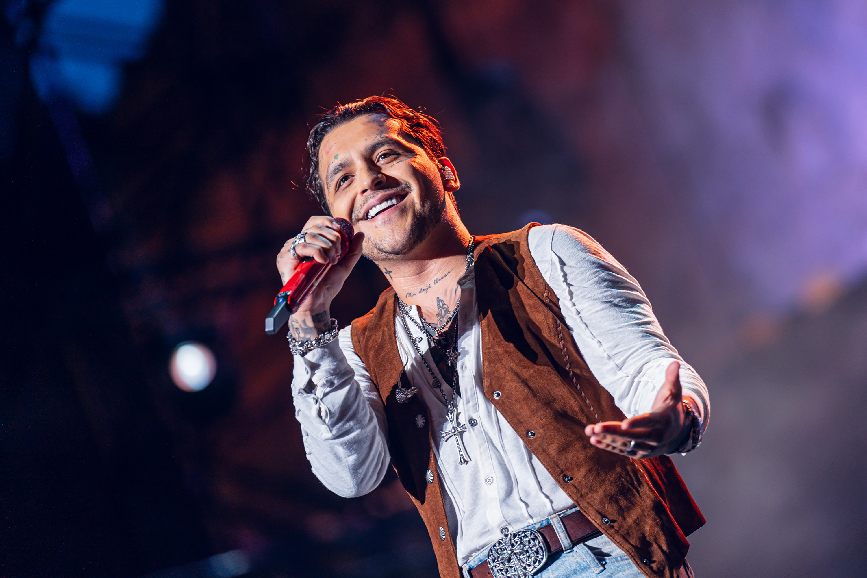 Christian Nodal actúa en el escenario Starlite Autitorium durante Starlite Occidente 2024 el 13 de julio de 2024 en Marbella, España. | Fuente: Getty Images