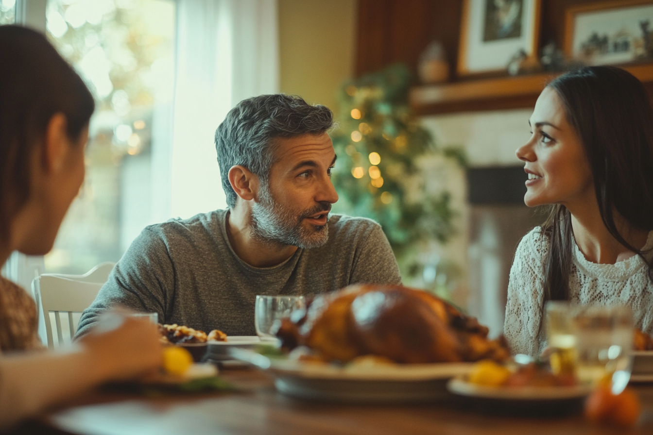 Un hombre con expresión tensa hablando en la mesa, mientras los demás escuchan atentamente | Fuente: Midjourney