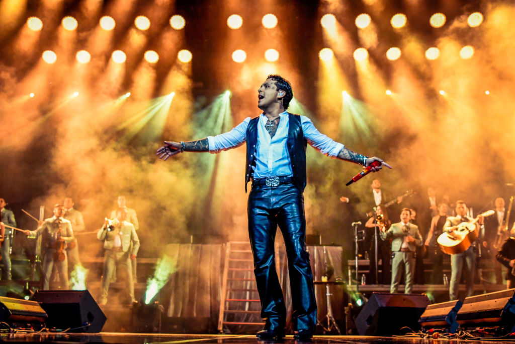 Christian Nodal en una presentación en vivo en noviembre de 2024. | Foto: Getty Images