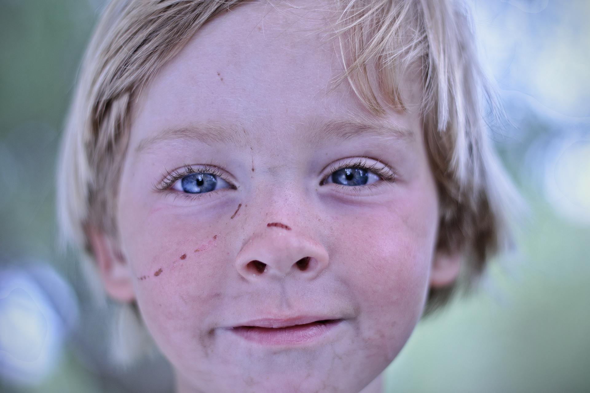 Niño sonriendo | Fuente: Pexels