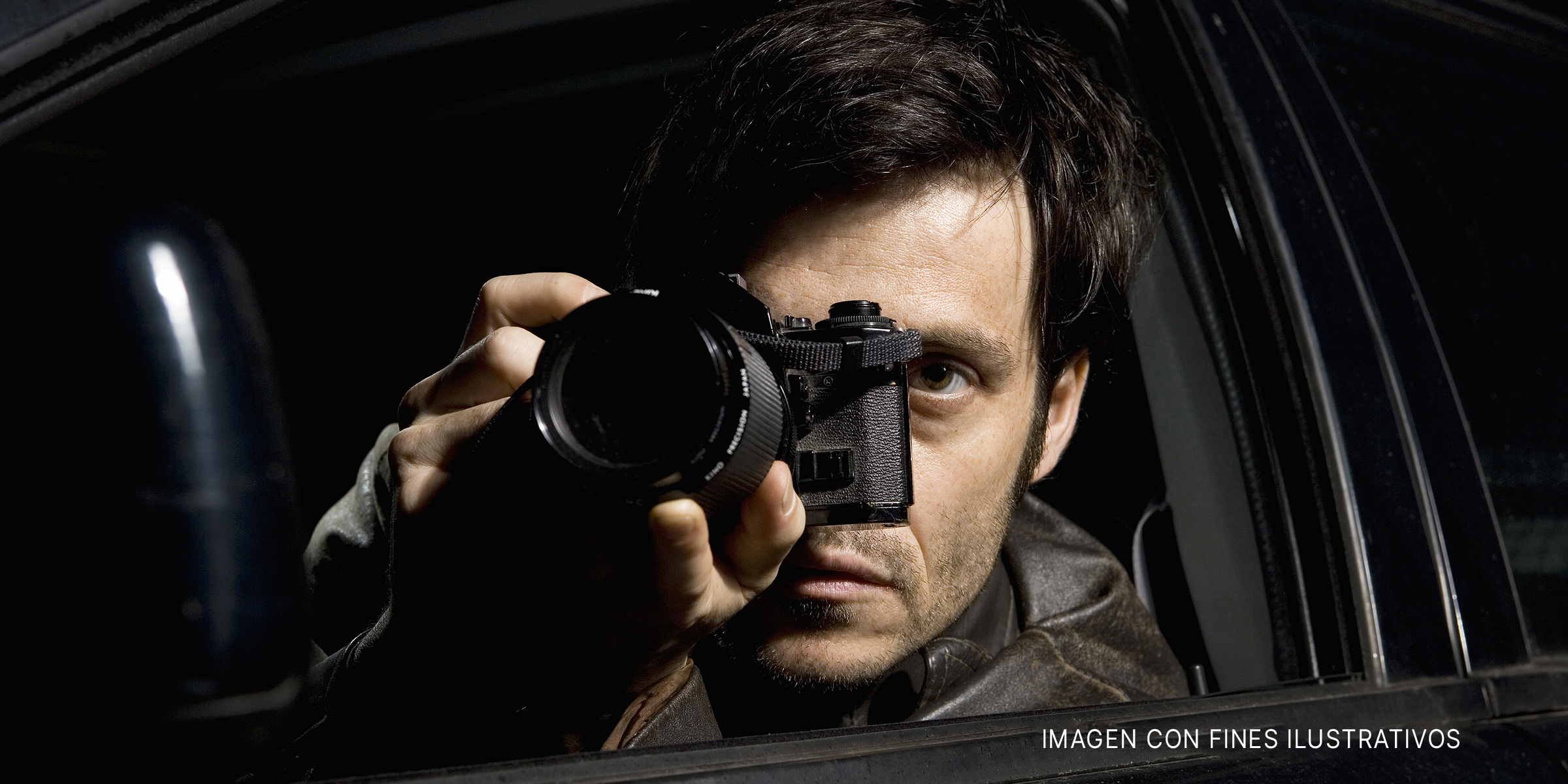 Hombre con una cámara | Foto: Getty Images