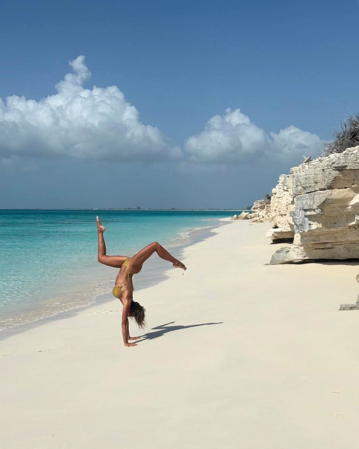 Martina Díaz Radonic disfrutando de sus vacaciones junto a Diego Torres en la playa | Fuente: Instagram/diegotorresmusica
